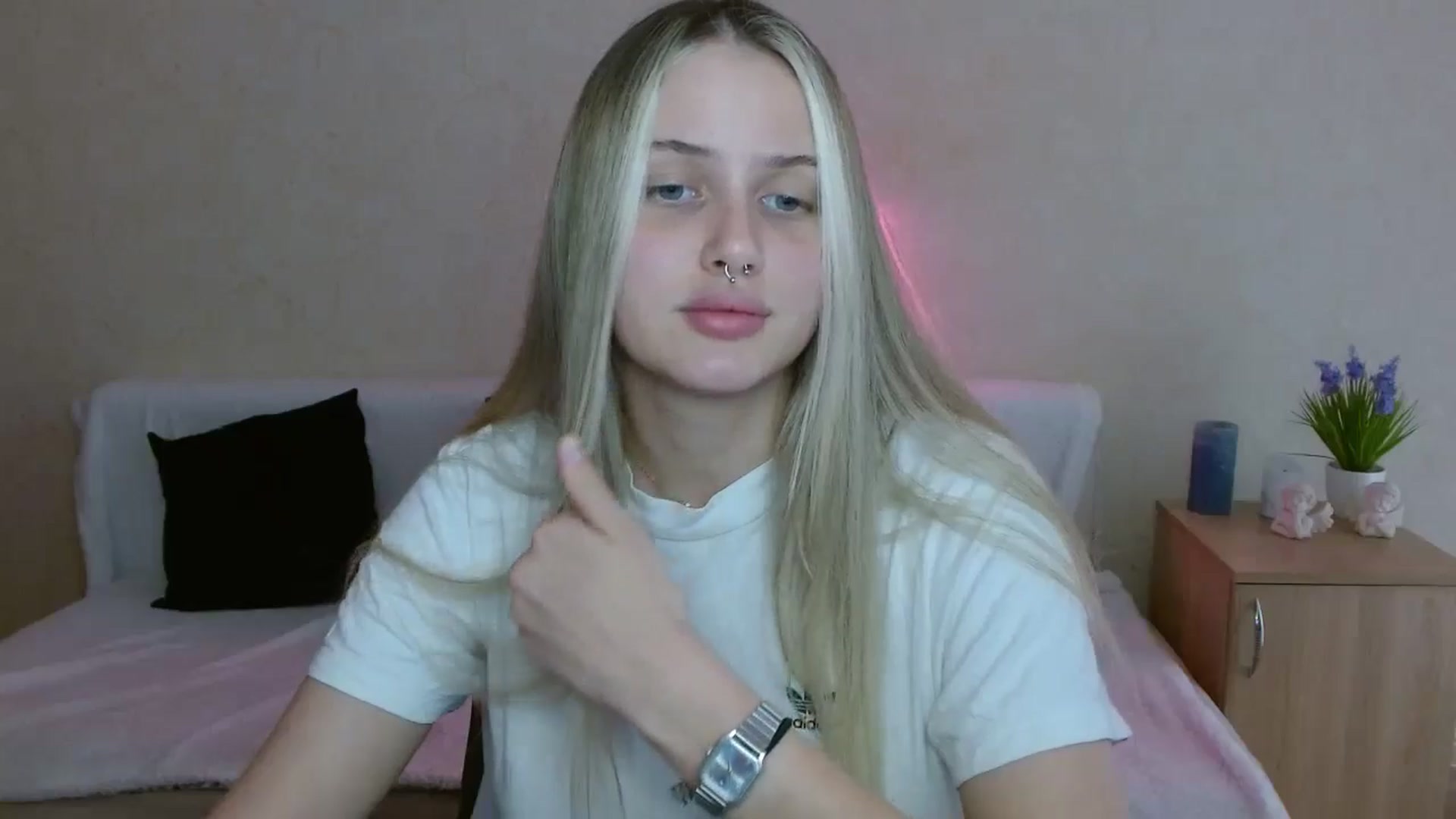 Gallery image thumbnail from Alleiko's myfreecams stream on, 05/08/2024, 14:12 image 7 of 20