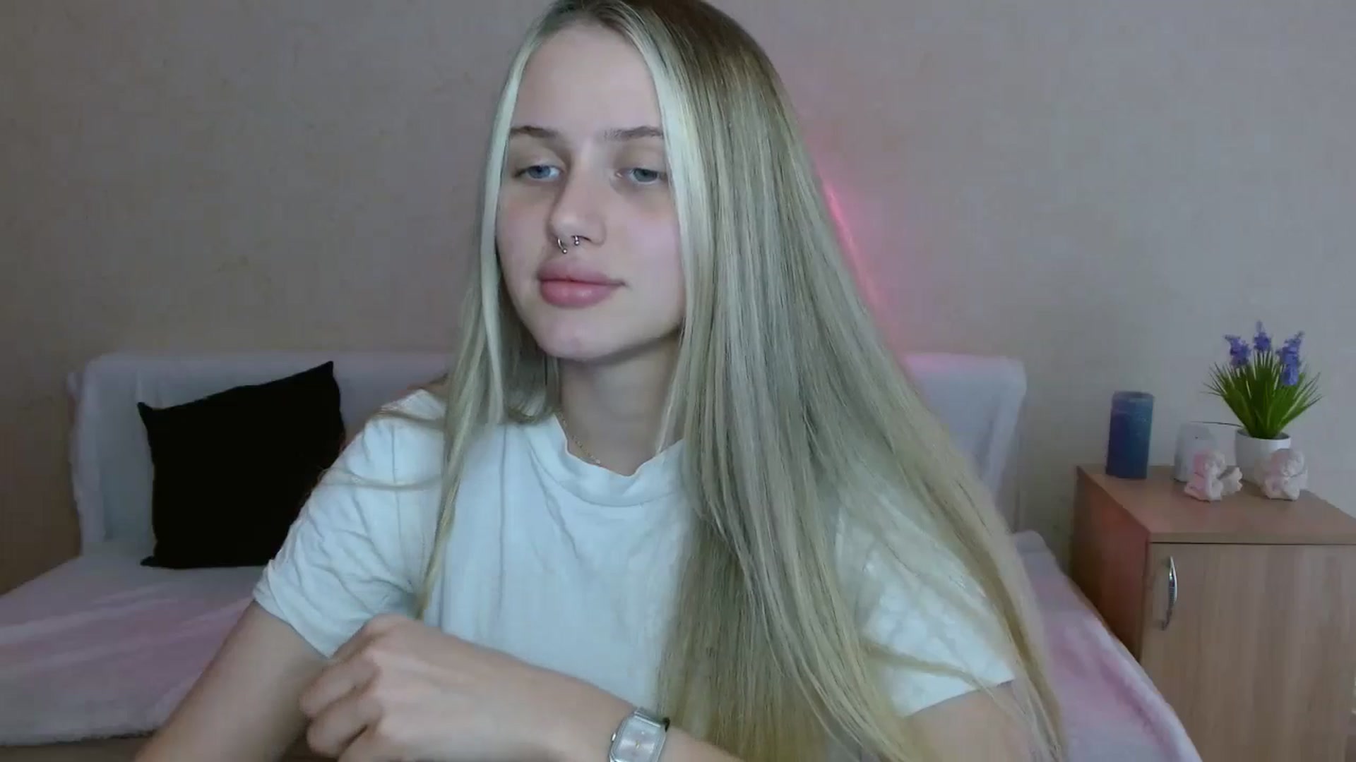 Gallery image thumbnail from Alleiko's myfreecams stream on, 05/08/2024, 14:12 image 2 of 20