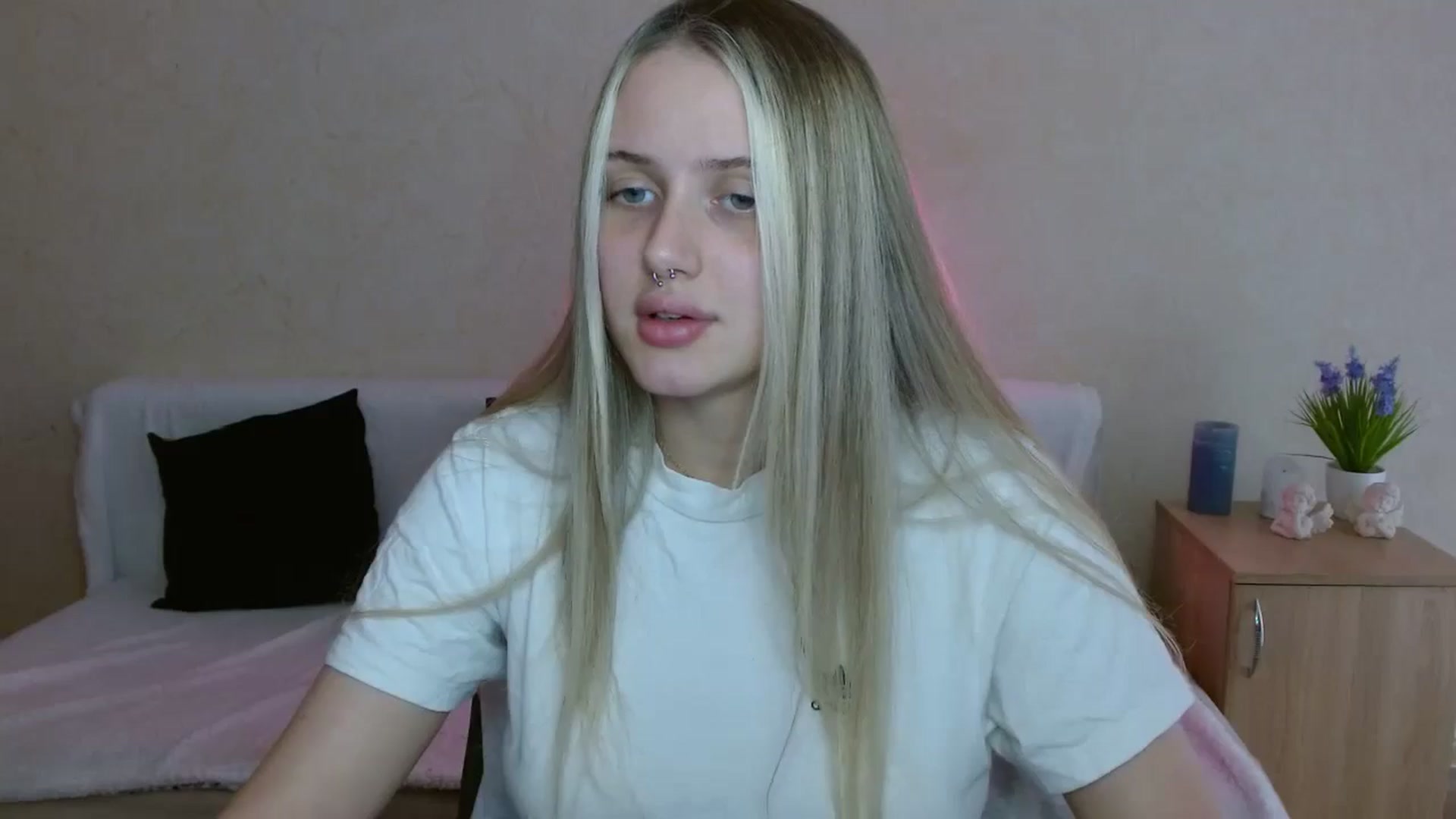 Gallery image thumbnail from Alleiko's myfreecams stream on, 05/08/2024, 14:12 image 8 of 20