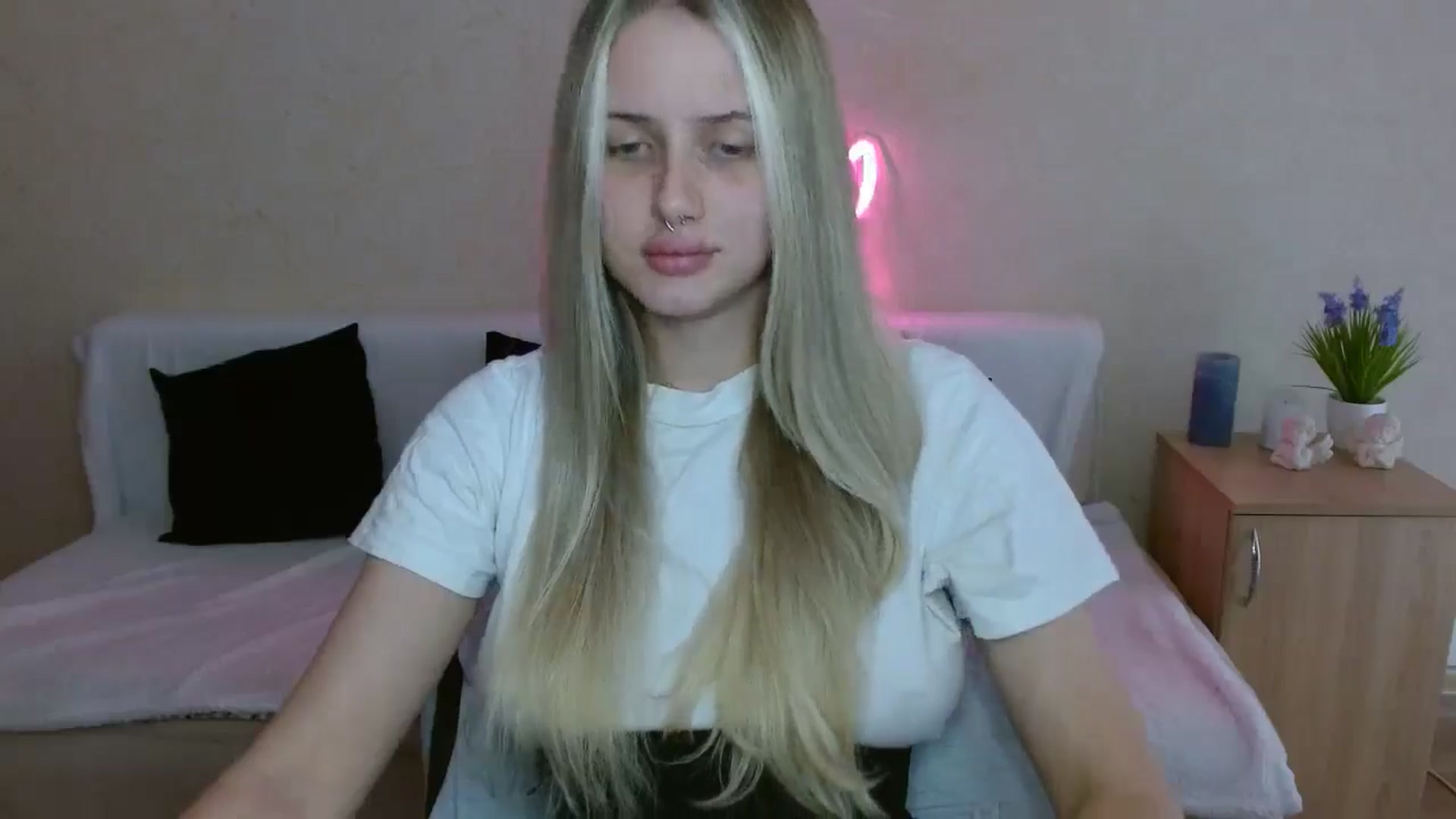 Gallery image thumbnail from Alleiko's myfreecams stream on, 05/08/2024, 14:12 image 16 of 20