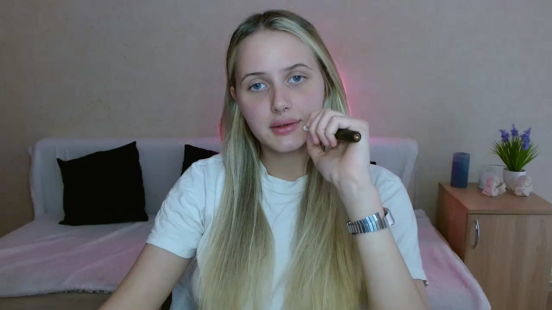 Gallery image thumbnail from Alleiko's myfreecams stream on, 05/08/2024, 14:12 image 20 of 20