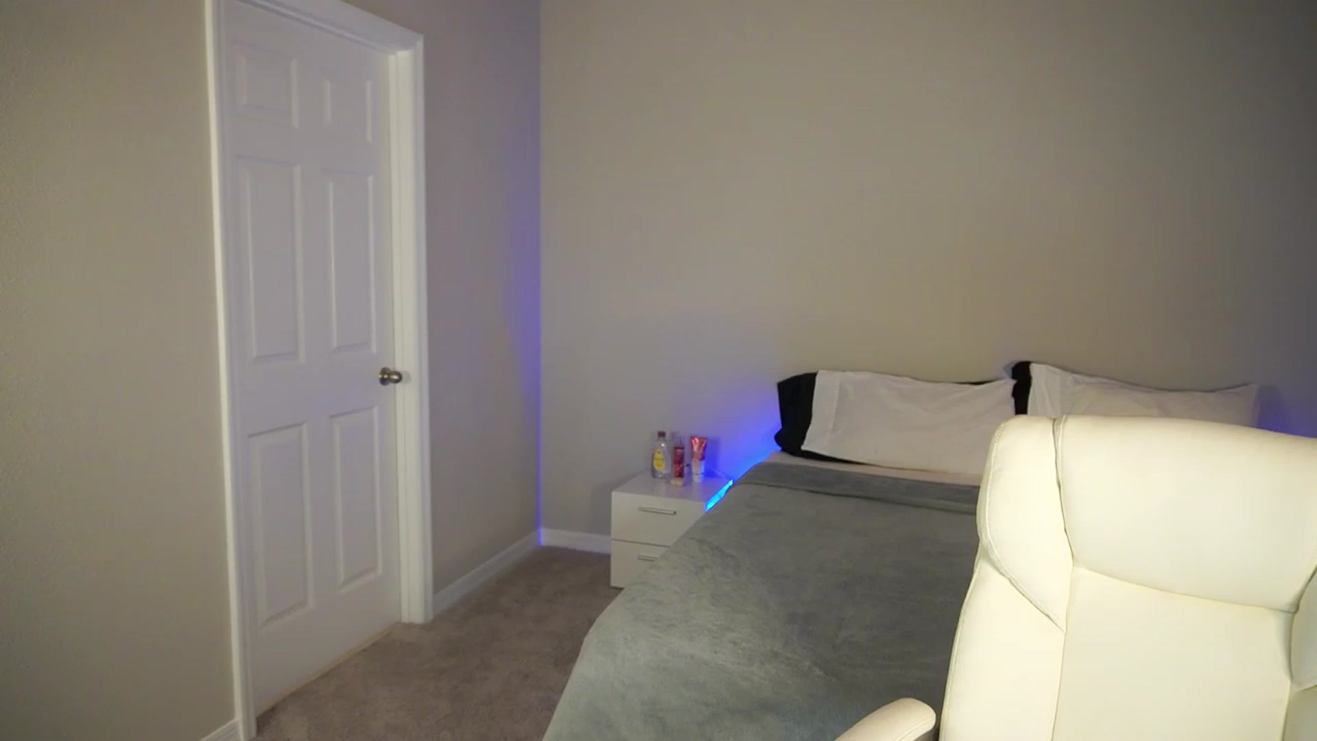 Gallery image thumbnail from Alleksandra_'s myfreecams stream on, 02/04/2023, 17:54 image 14 of 20