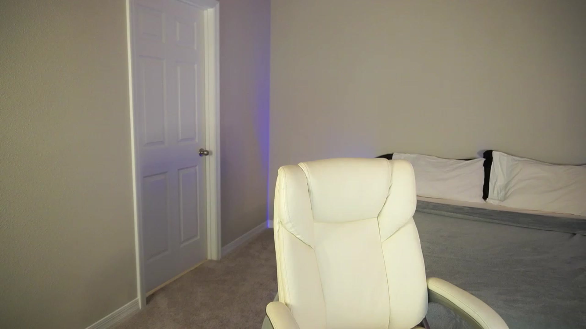 Gallery image thumbnail from Alleksandra_'s myfreecams stream on, 02/04/2023, 17:54 image 13 of 20