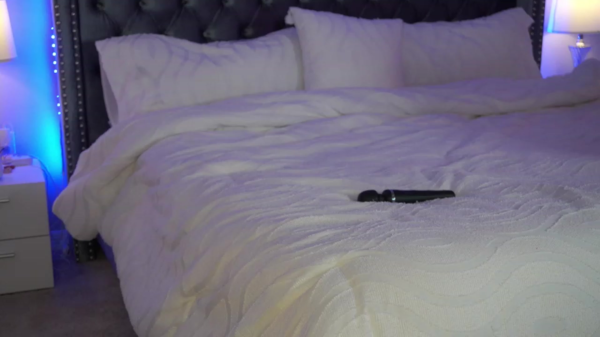Gallery image thumbnail from Alleksandra_'s myfreecams stream on, 03/06/2023, 18:50 image 9 of 20