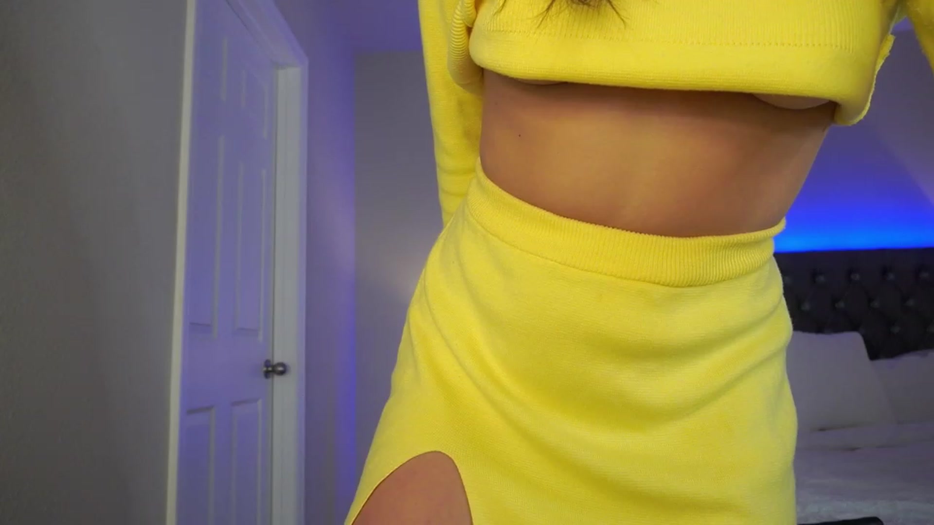 Gallery image thumbnail from Alleksandra_'s myfreecams stream on, 03/15/2023, 18:39 image 10 of 20