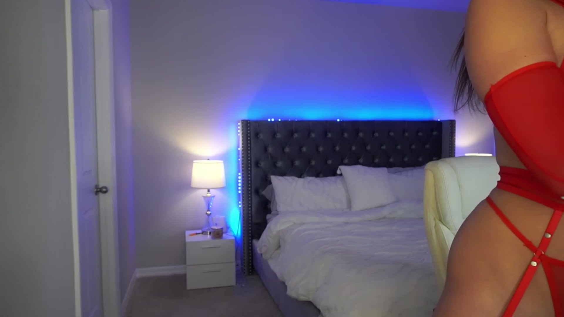 Gallery image thumbnail from Alleksandra_'s myfreecams stream on, 04/26/2023, 21:46 image 11 of 20