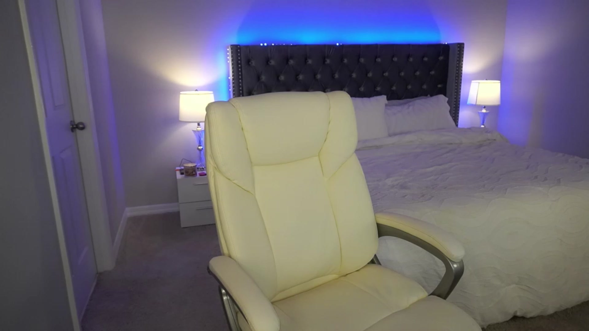 Gallery image thumbnail from Alleksandra_'s myfreecams stream on, 04/28/2023, 18:47 image 11 of 20