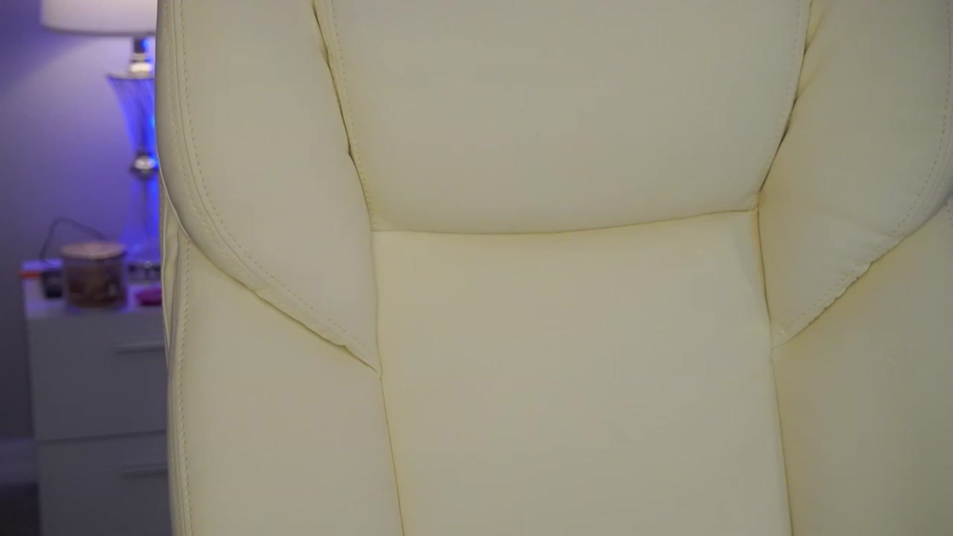 Gallery image thumbnail from Alleksandra_'s myfreecams stream on, 04/28/2023, 20:20 image 5 of 20