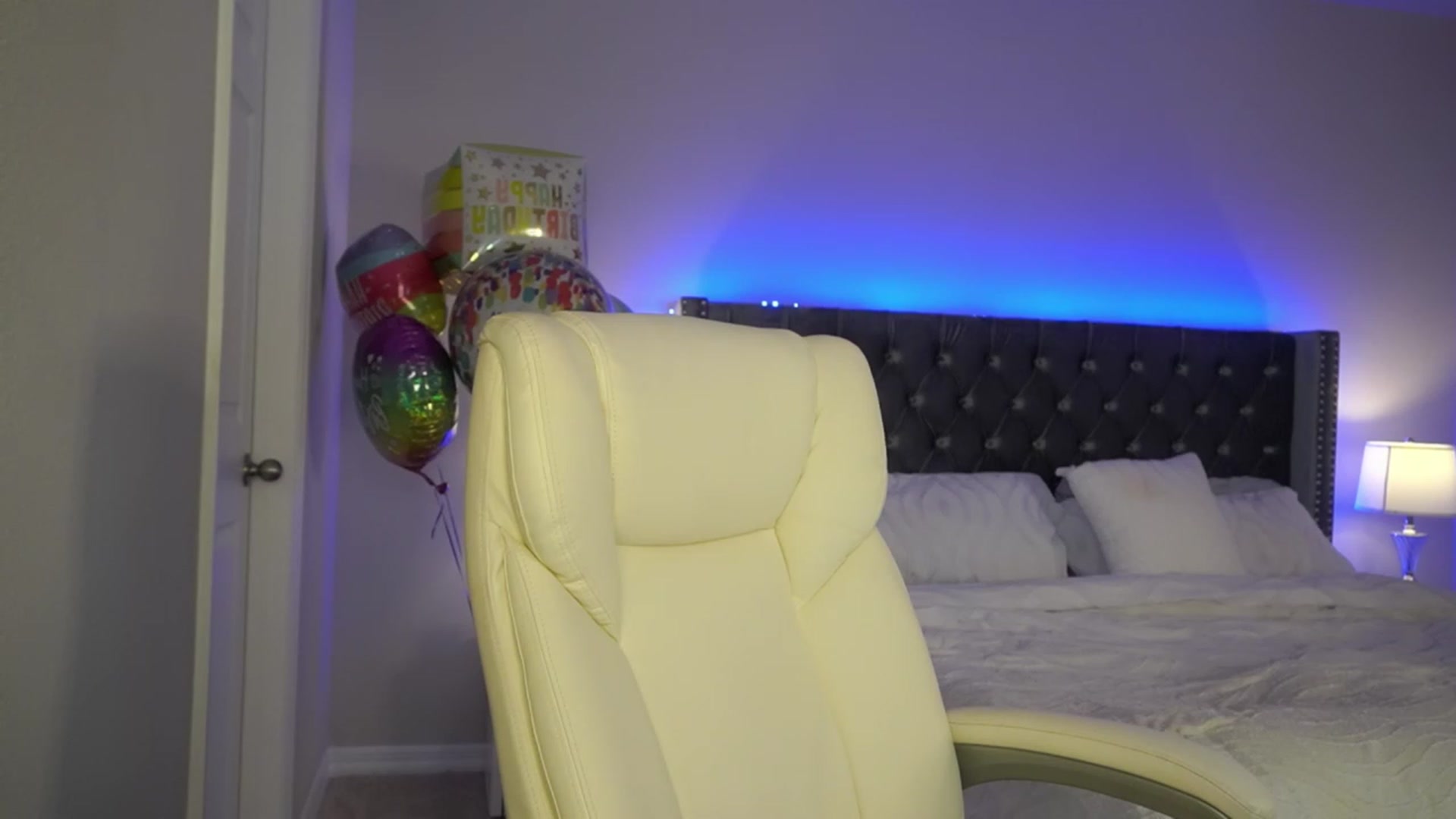 Gallery image thumbnail from Alleksandra_'s myfreecams stream on, 05/12/2023, 22:11 image 15 of 20