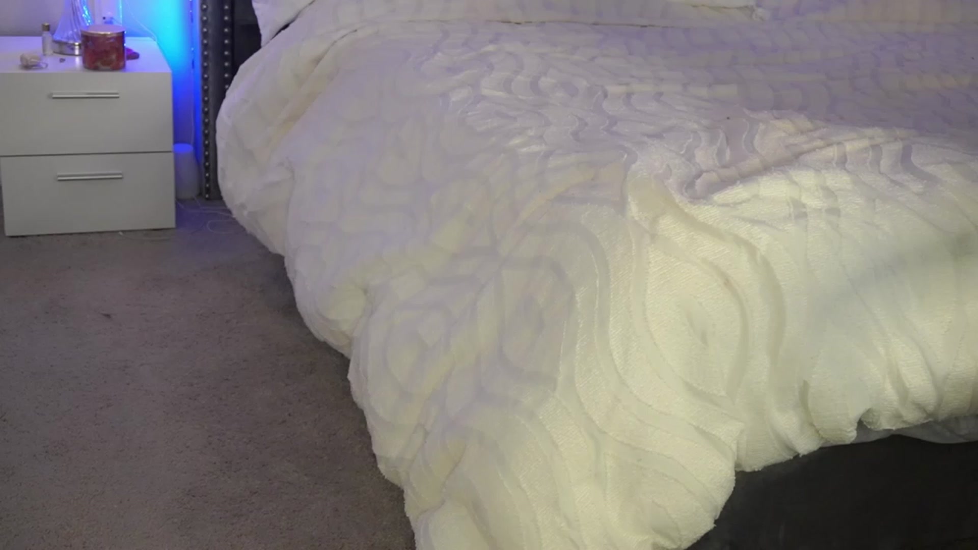 Gallery image thumbnail from Alleksandra_'s myfreecams stream on, 06/17/2023, 22:31 image 11 of 20