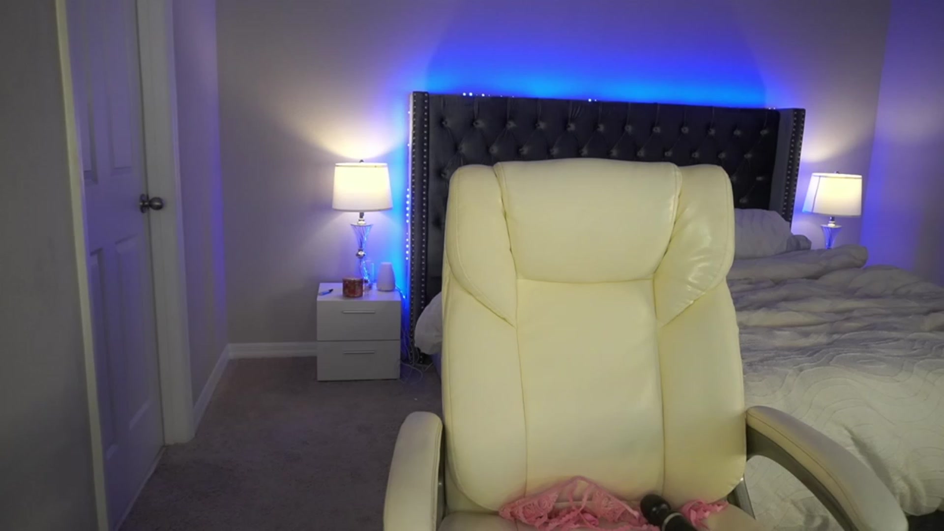 Gallery image thumbnail from Alleksandra_'s myfreecams stream on, 07/16/2023, 21:31 image 14 of 20