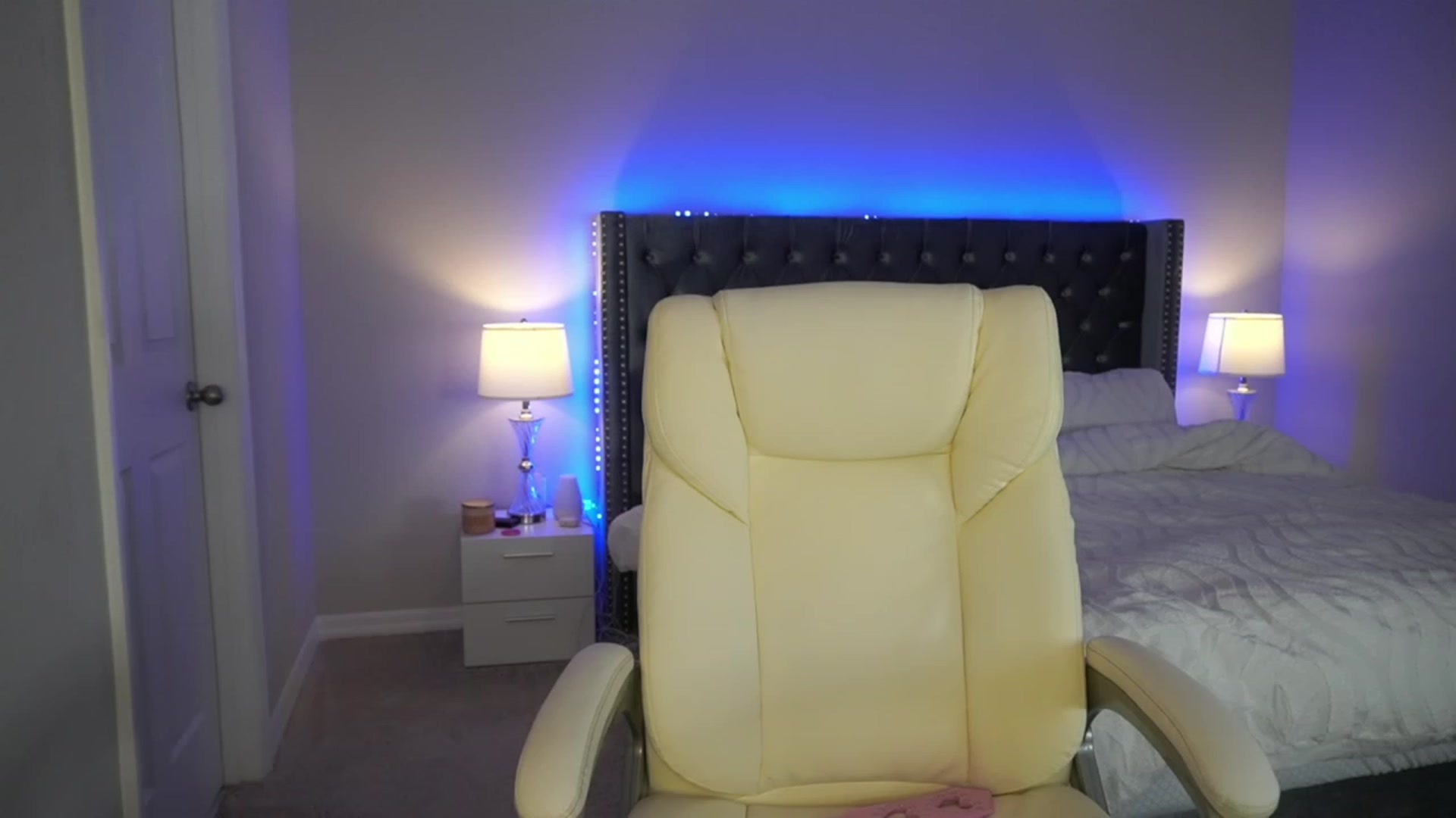Gallery image thumbnail from Alleksandra_'s myfreecams stream on, 08/06/2023, 20:12 image 2 of 20