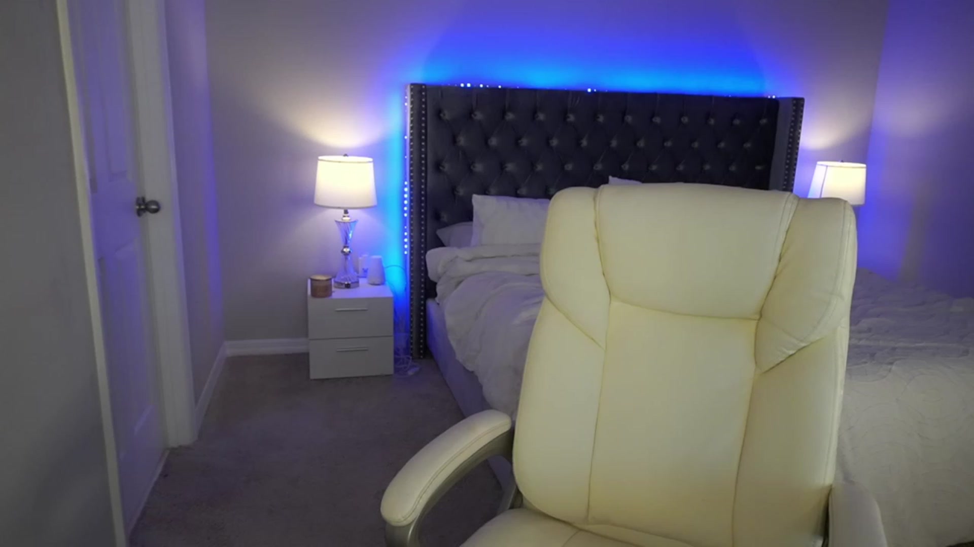 Gallery image thumbnail from Alleksandra_'s myfreecams stream on, 08/23/2023, 20:29 image 14 of 20