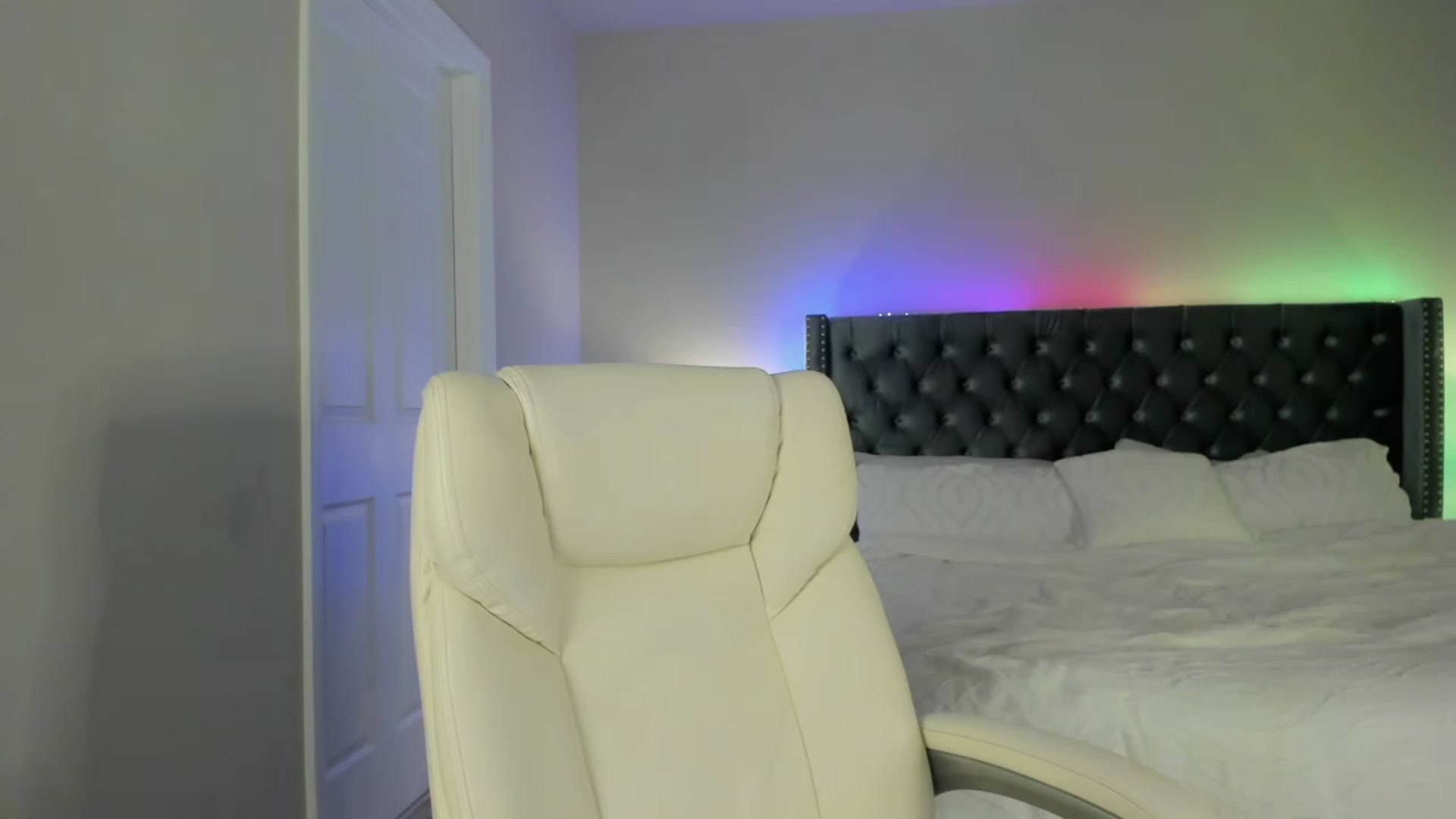Gallery image thumbnail from Alleksandra_'s myfreecams stream on, 09/16/2023, 22:41 image 13 of 20