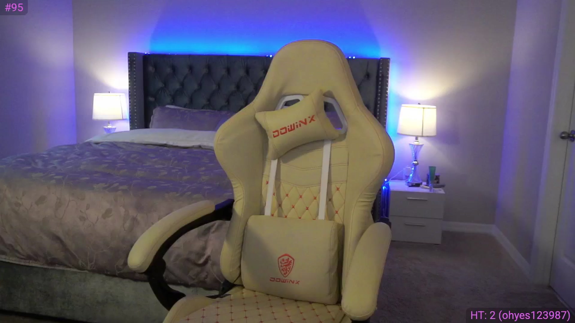 Gallery image thumbnail from Alleksandra_'s myfreecams stream on, 09/10/2025, 21:47 image 20 of 20