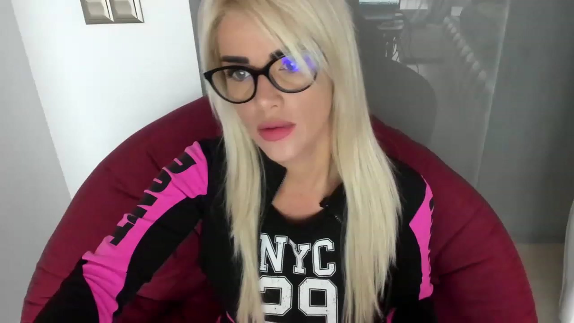 Gallery image thumbnail from Allesia_'s myfreecams stream on, 11/15/2022, 11:37 image 1 of 20