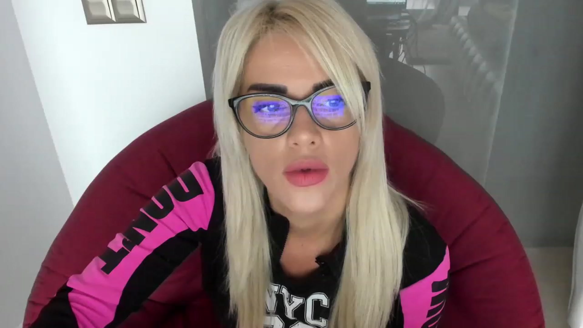 Gallery image thumbnail from Allesia_'s myfreecams stream on, 11/15/2022, 11:37 image 15 of 20