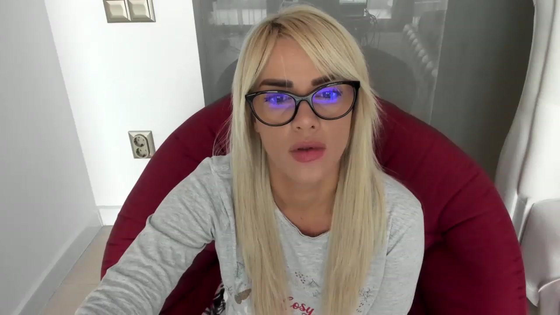 Gallery image thumbnail from Allesia_'s myfreecams stream on, 11/22/2022, 09:53 image 5 of 20