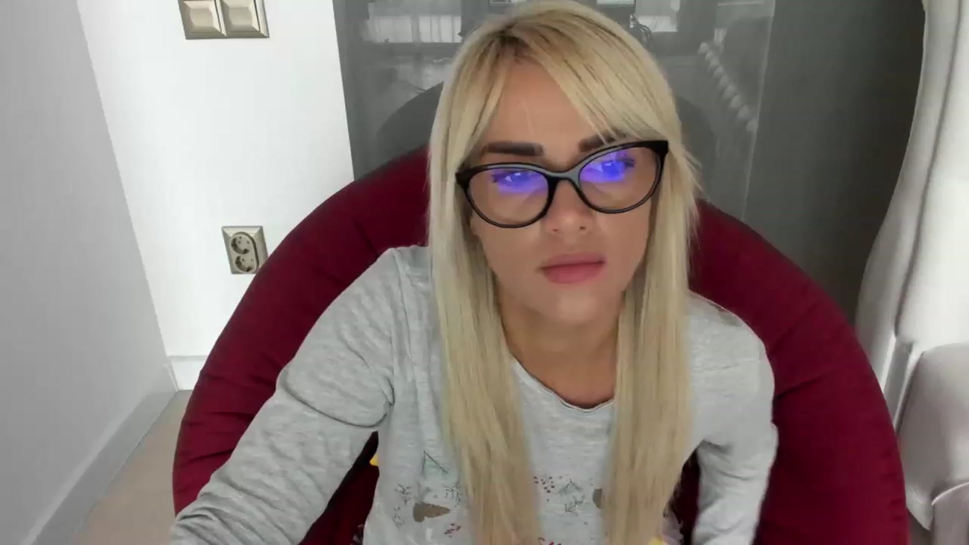 Gallery image thumbnail from Allesia_'s myfreecams stream on, 11/22/2022, 09:53 image 14 of 20