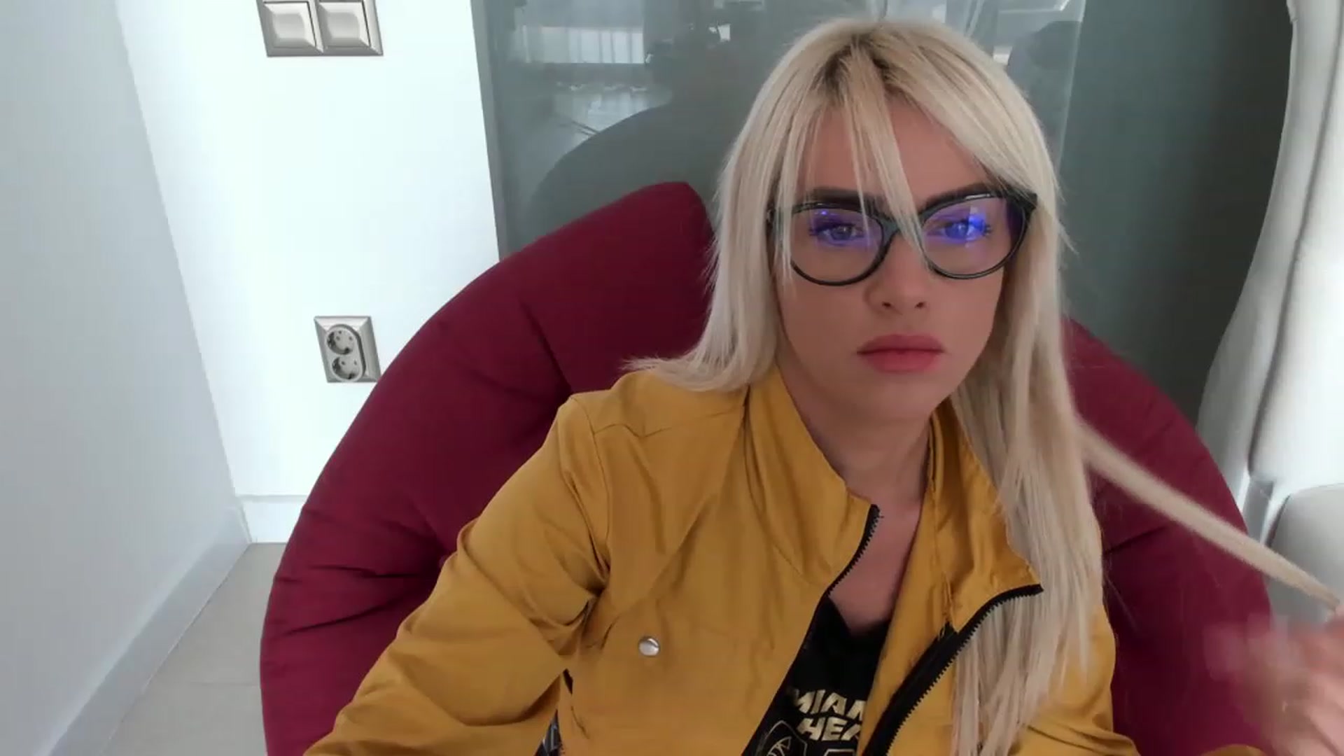 Gallery image thumbnail from Allesia_'s myfreecams stream on, 11/25/2022, 12:28 image 17 of 20
