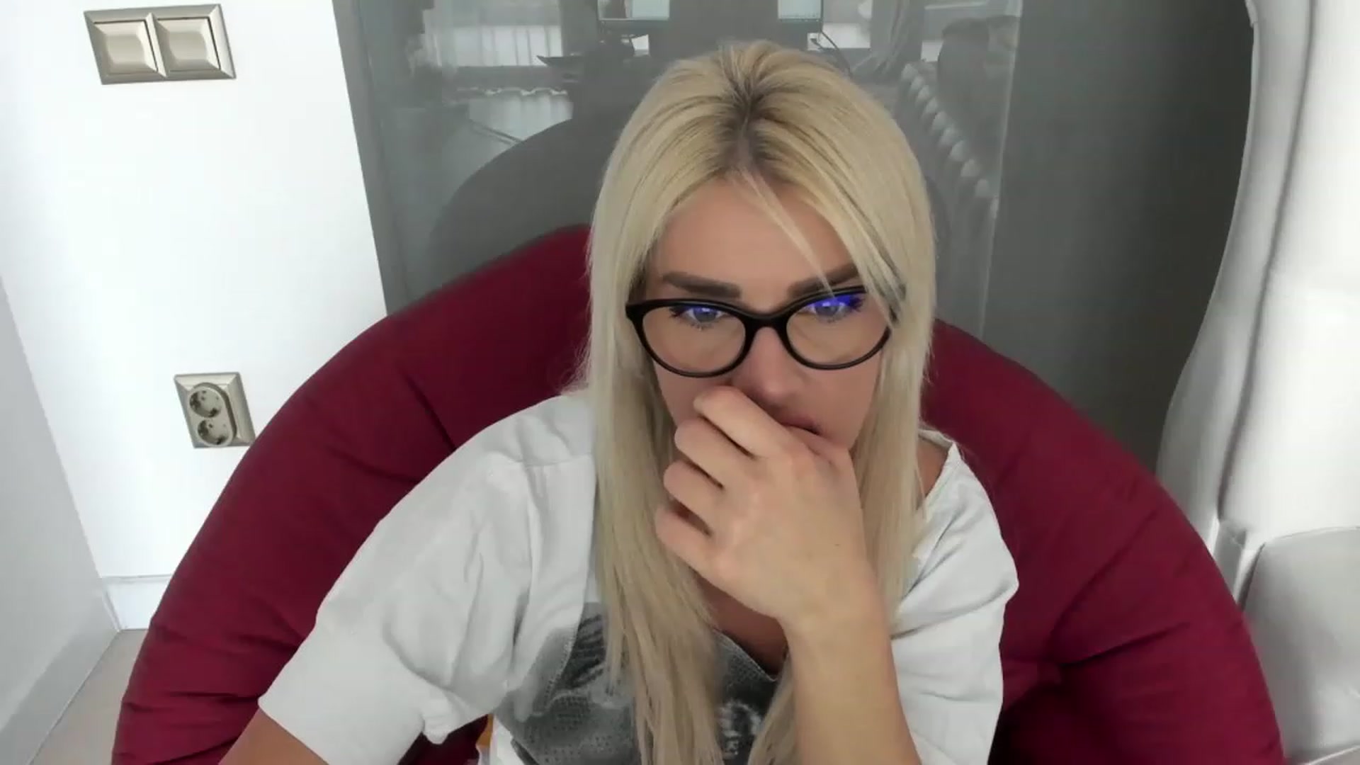Gallery image thumbnail from Allesia_'s myfreecams stream on, 11/28/2022, 11:51 image 16 of 20