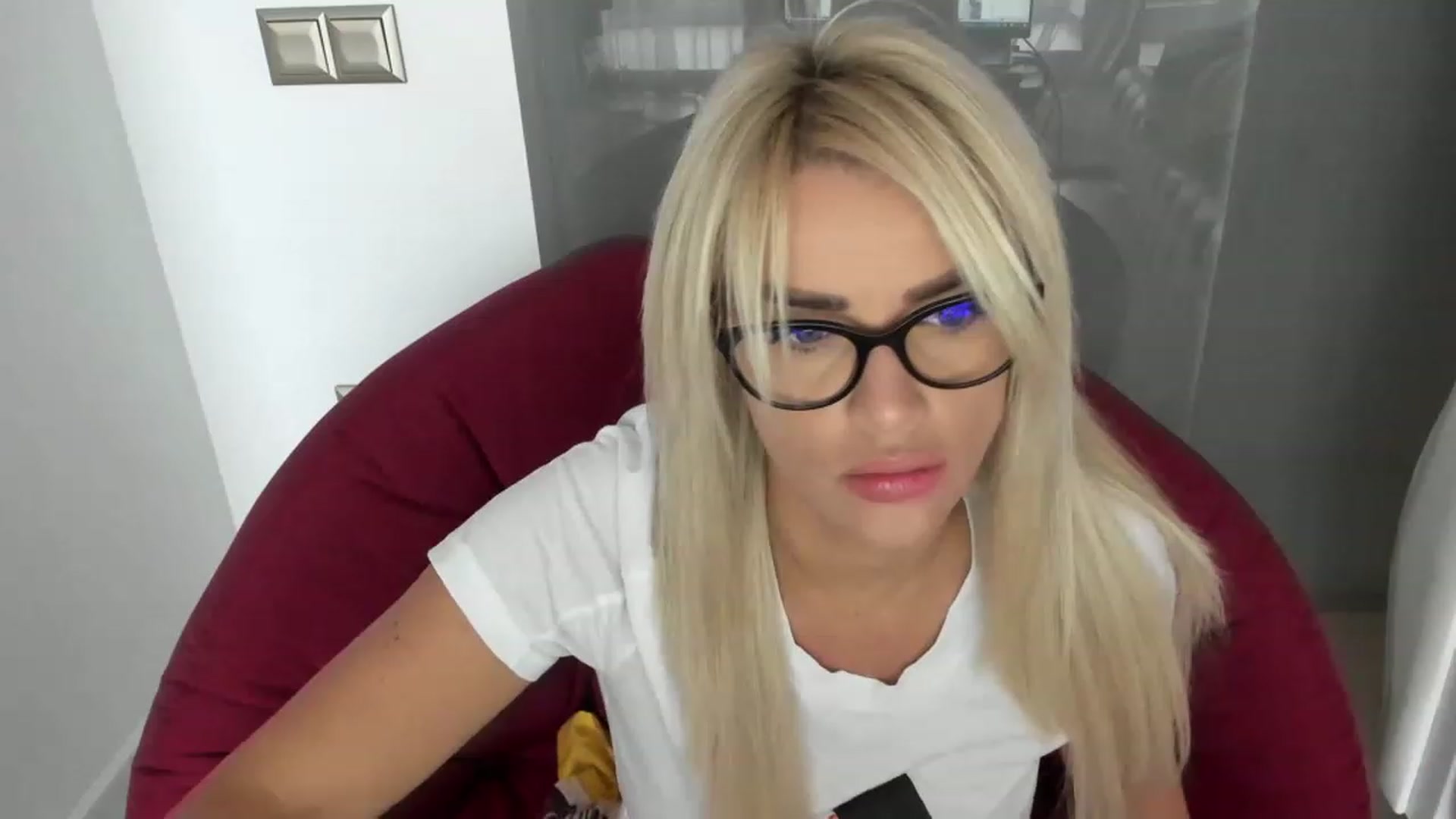 Gallery image thumbnail from Allesia_'s myfreecams stream on, 11/30/2022, 21:04 image 10 of 20
