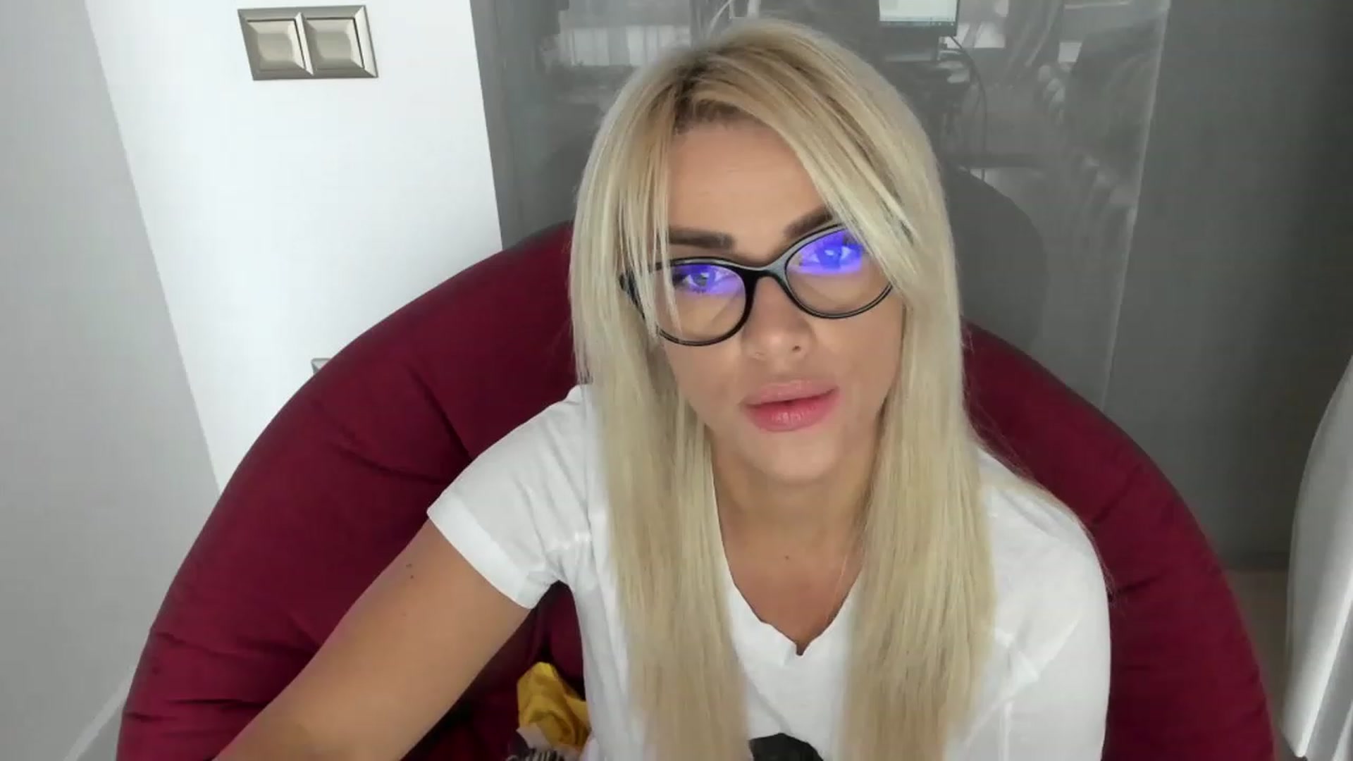 Gallery image thumbnail from Allesia_'s myfreecams stream on, 11/30/2022, 21:04 image 8 of 20