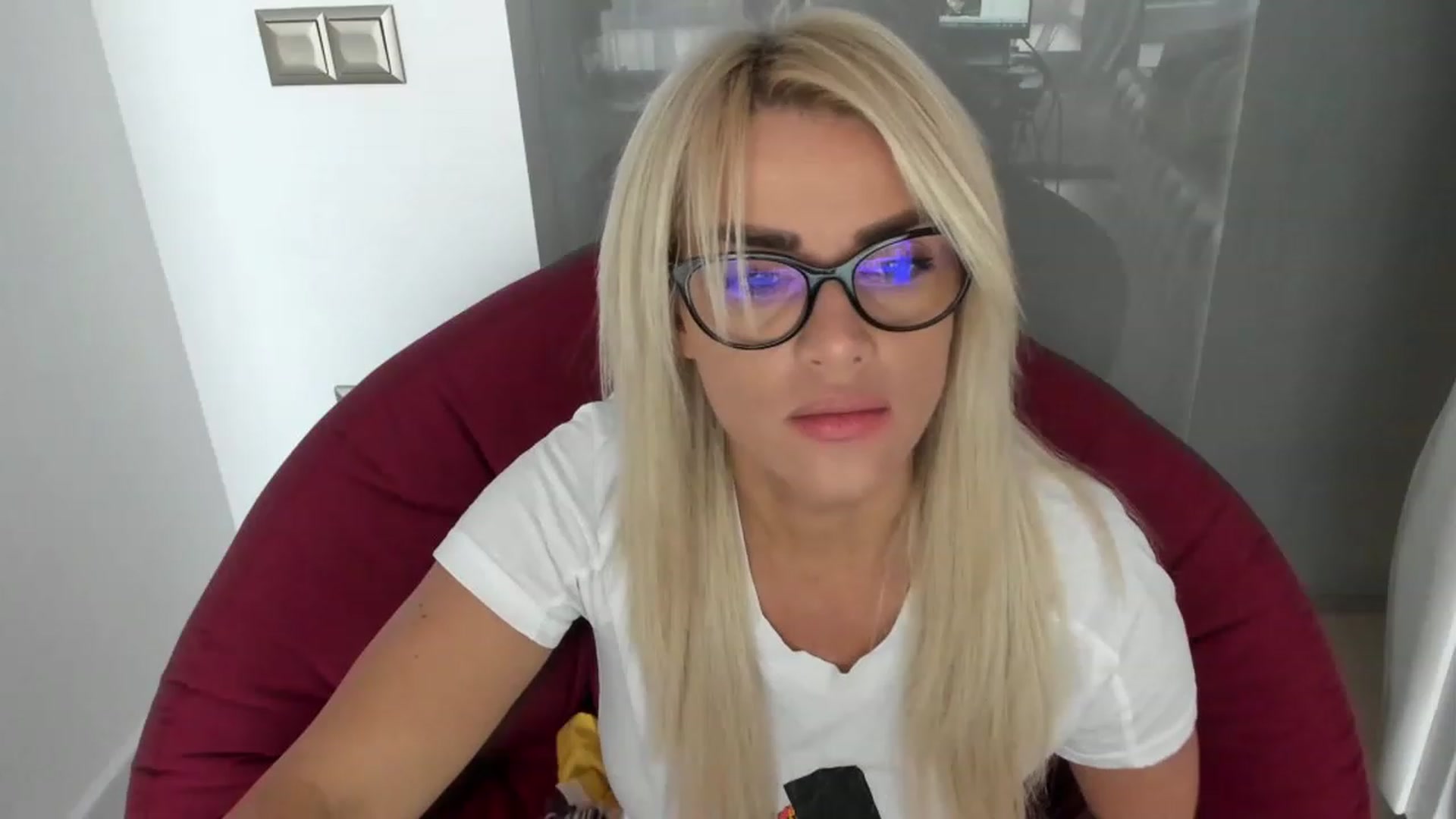 Gallery image thumbnail from Allesia_'s myfreecams stream on, 11/30/2022, 21:04 image 7 of 20