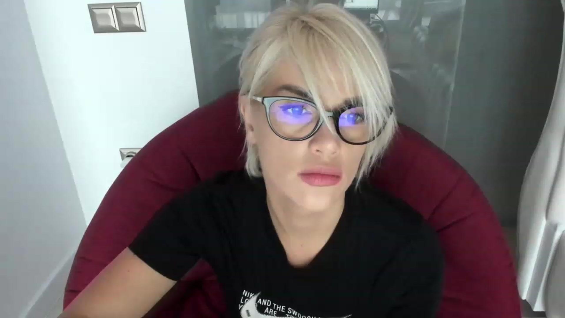 Gallery image thumbnail from Allesia_'s myfreecams stream on, 12/05/2022, 12:23 image 4 of 20