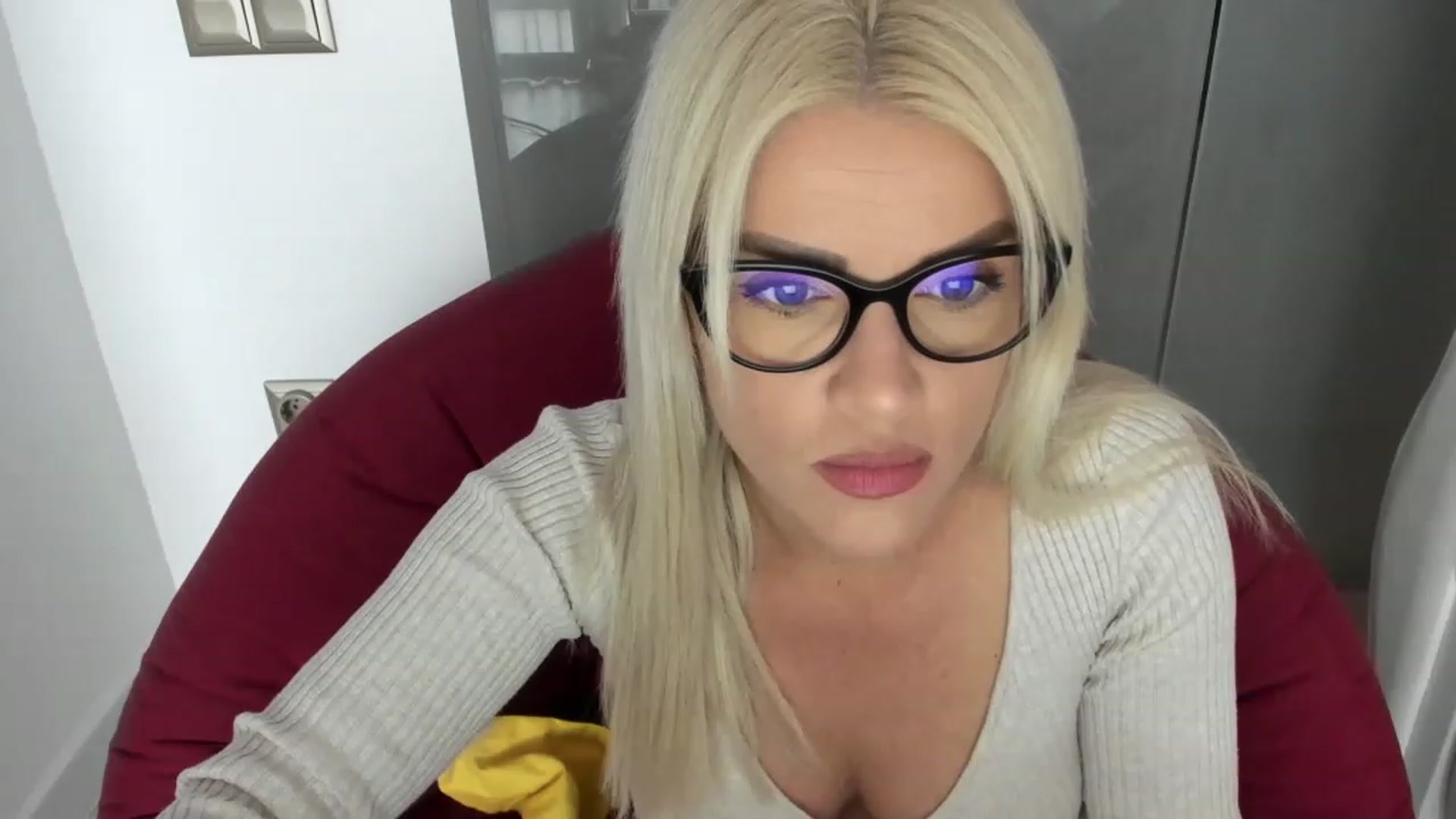 Gallery image thumbnail from Allesia_'s myfreecams stream on, 12/15/2022, 11:24 image 19 of 20