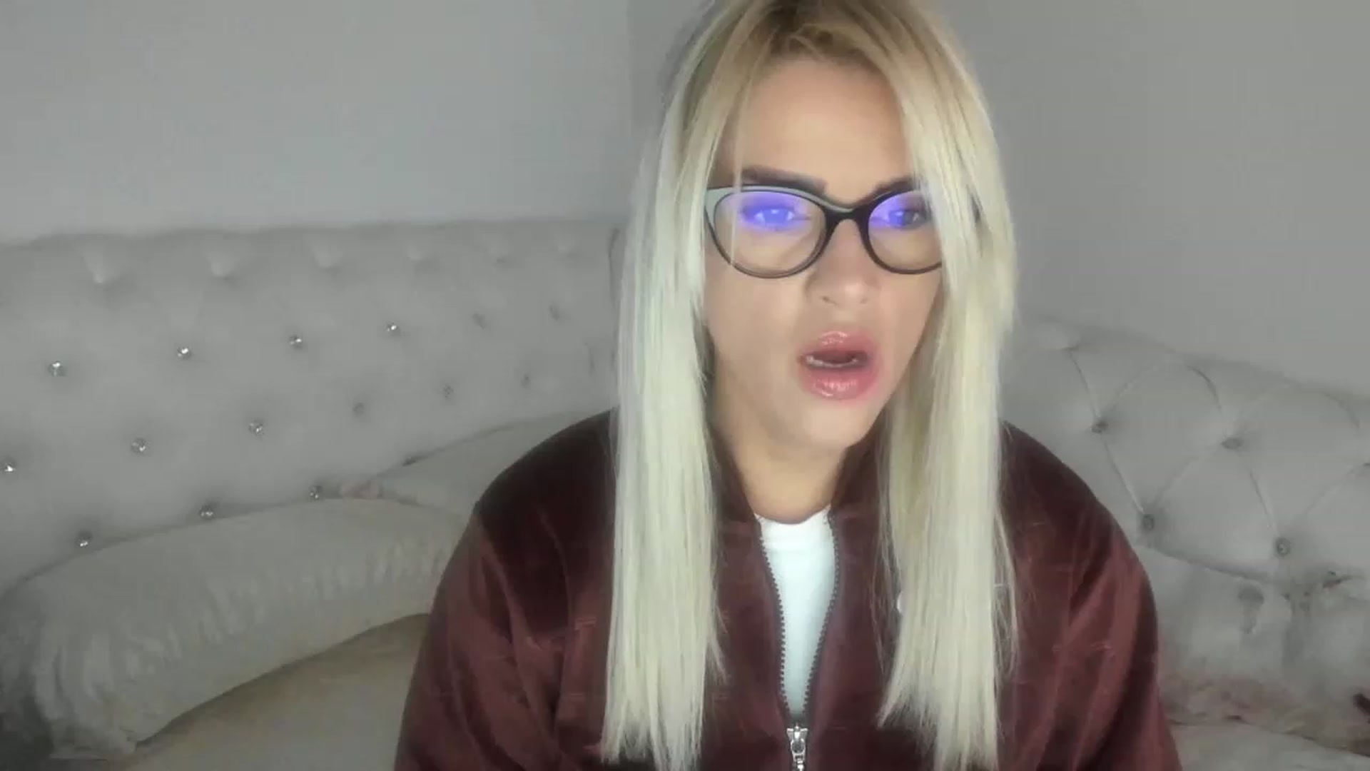 Gallery image thumbnail from Allesia_'s myfreecams stream on, 01/10/2023, 12:12 image 3 of 20
