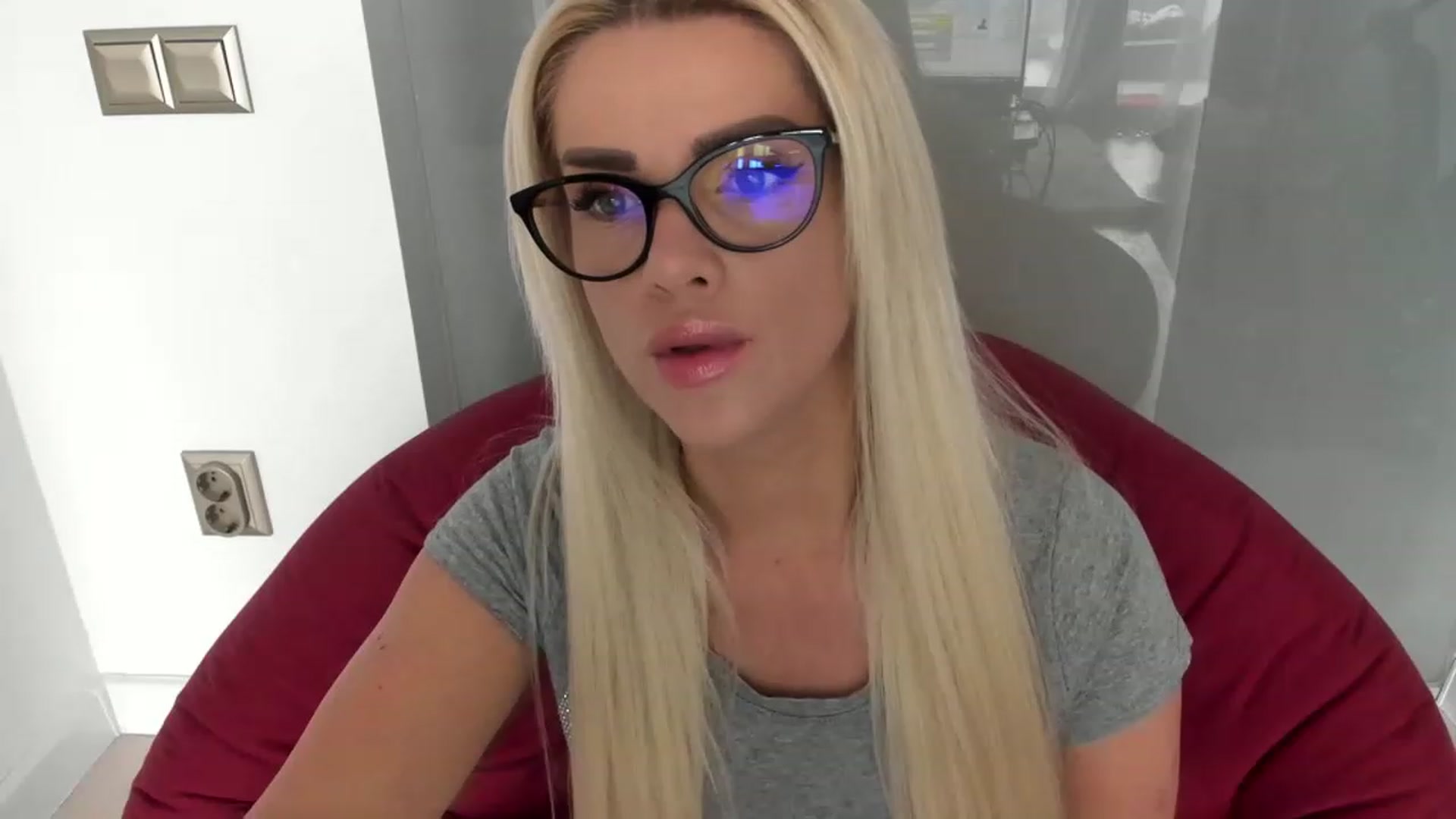 Gallery image thumbnail from Allesia_'s myfreecams stream on, 02/24/2023, 10:33 image 18 of 20