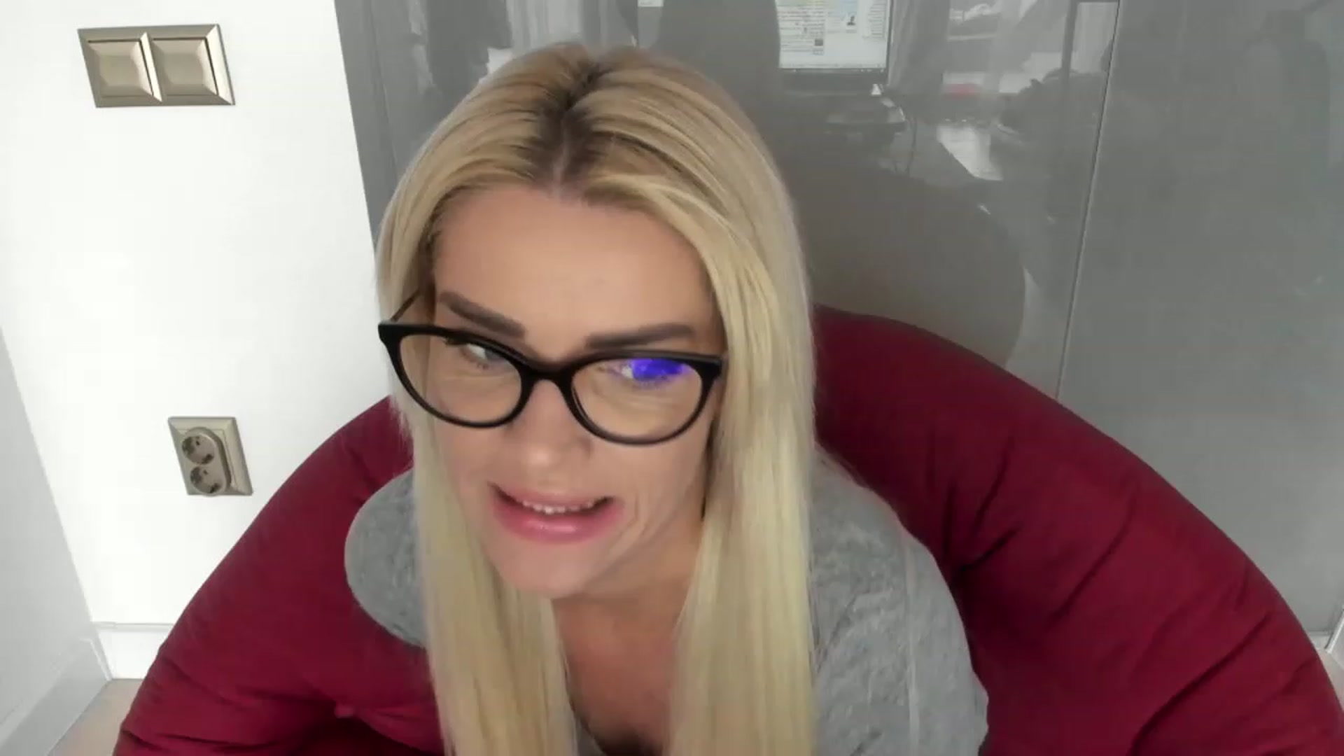 Gallery image thumbnail from Allesia_'s myfreecams stream on, 02/24/2023, 11:39 image 8 of 20