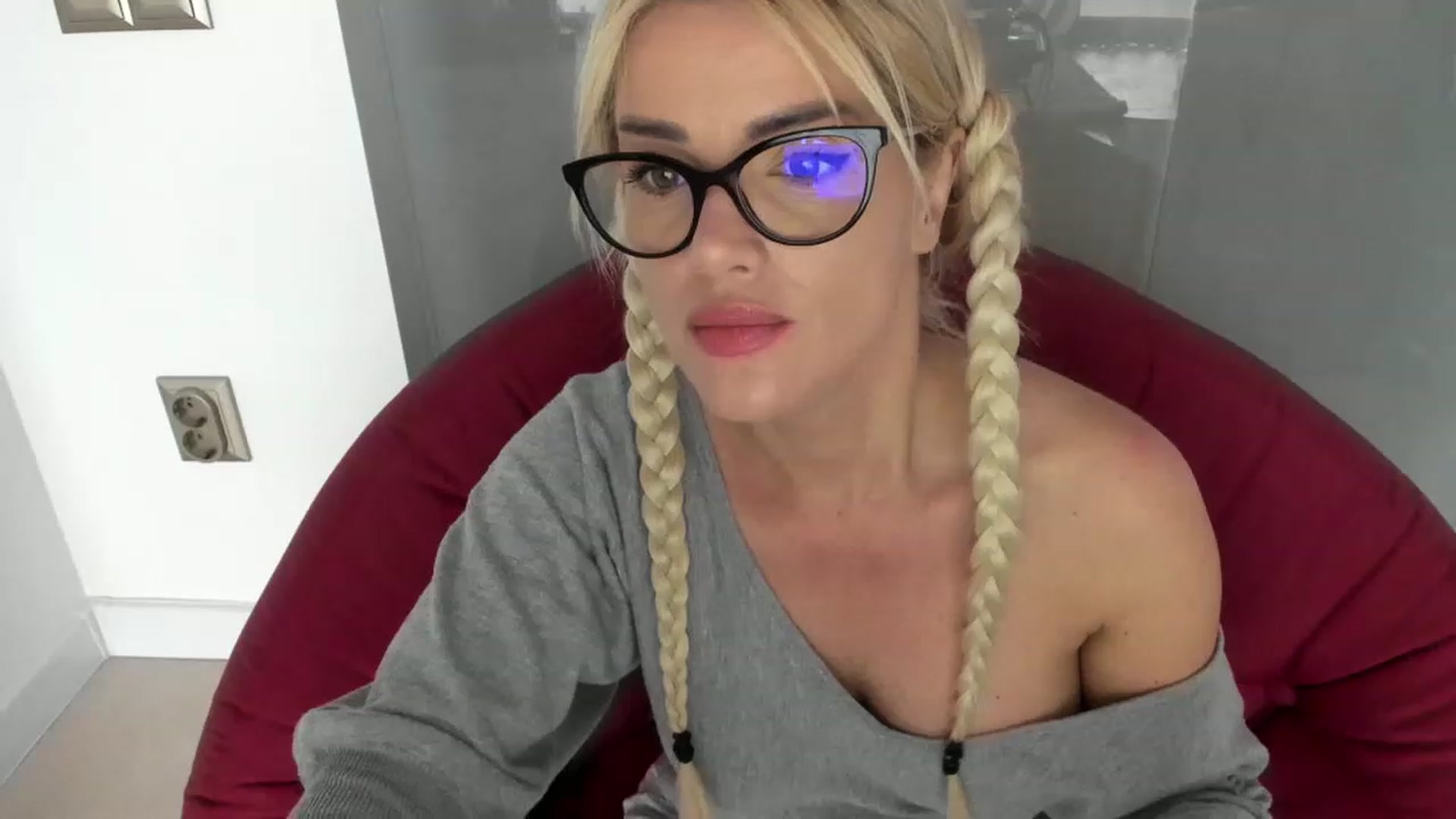 Gallery image thumbnail from Allesia_'s myfreecams stream on, 03/16/2023, 11:55 image 11 of 20