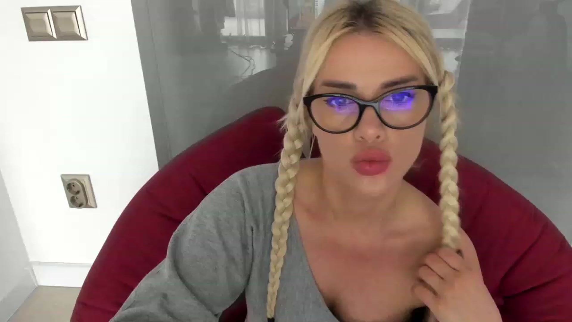 Gallery image thumbnail from Allesia_'s myfreecams stream on, 03/16/2023, 11:55 image 3 of 20