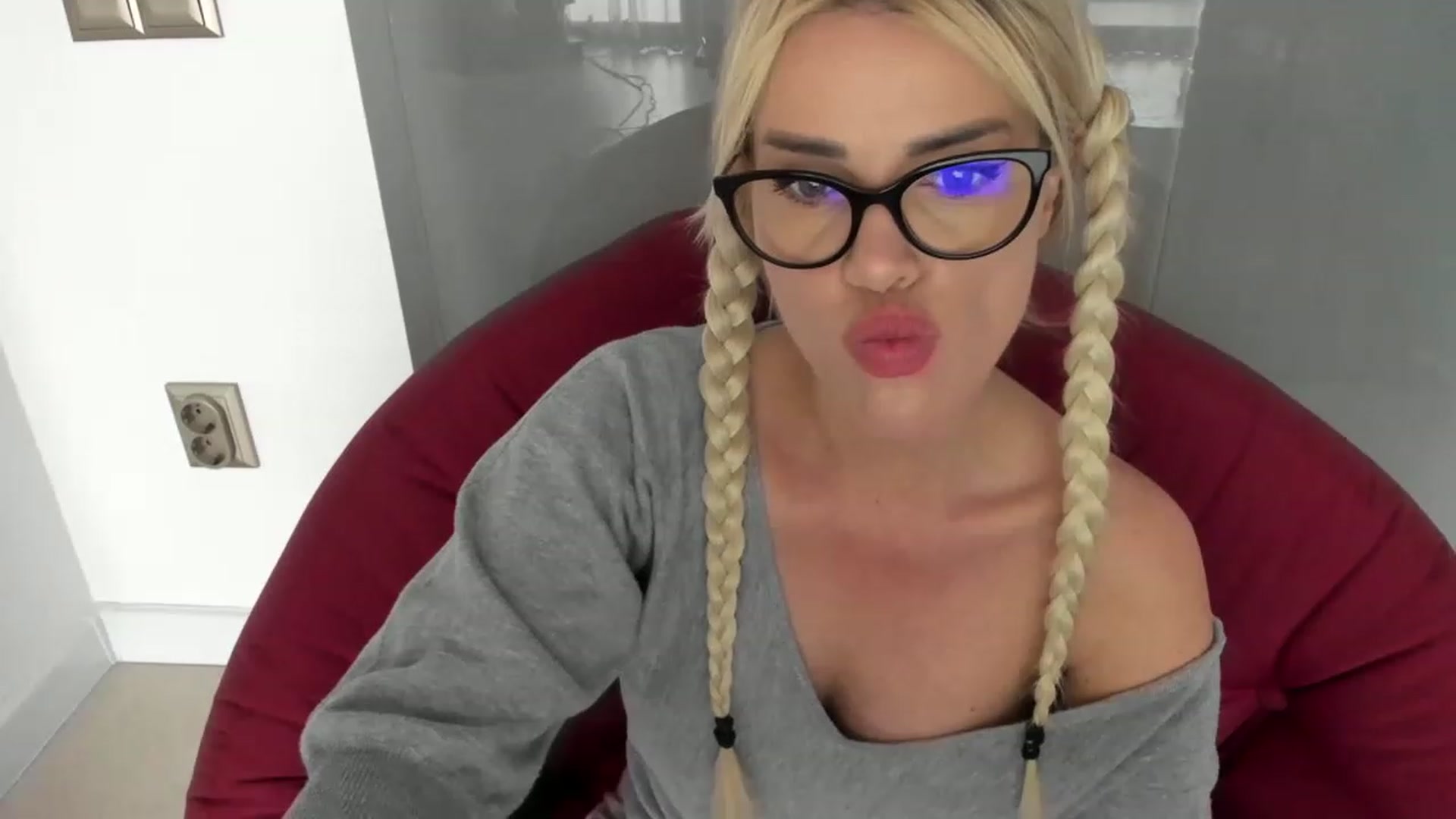 Gallery image thumbnail from Allesia_'s myfreecams stream on, 03/16/2023, 11:55 image 4 of 20