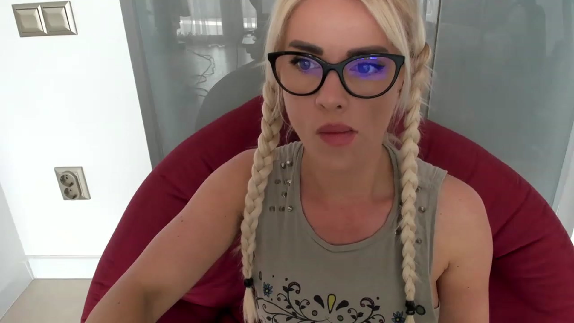Gallery image thumbnail from Allesia_'s myfreecams stream on, 03/20/2023, 12:13 image 11 of 20