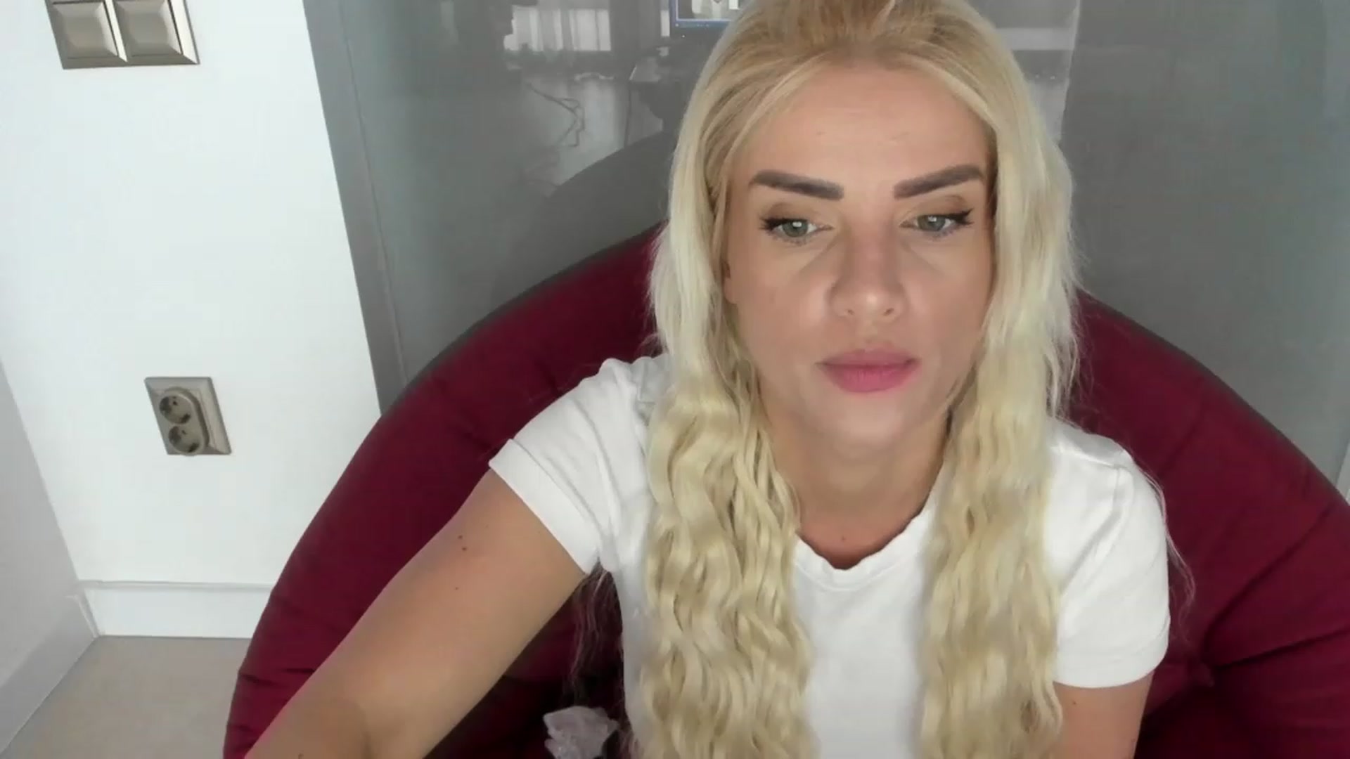 Gallery image thumbnail from Allesia_'s myfreecams stream on, 03/22/2023, 11:28 image 12 of 20