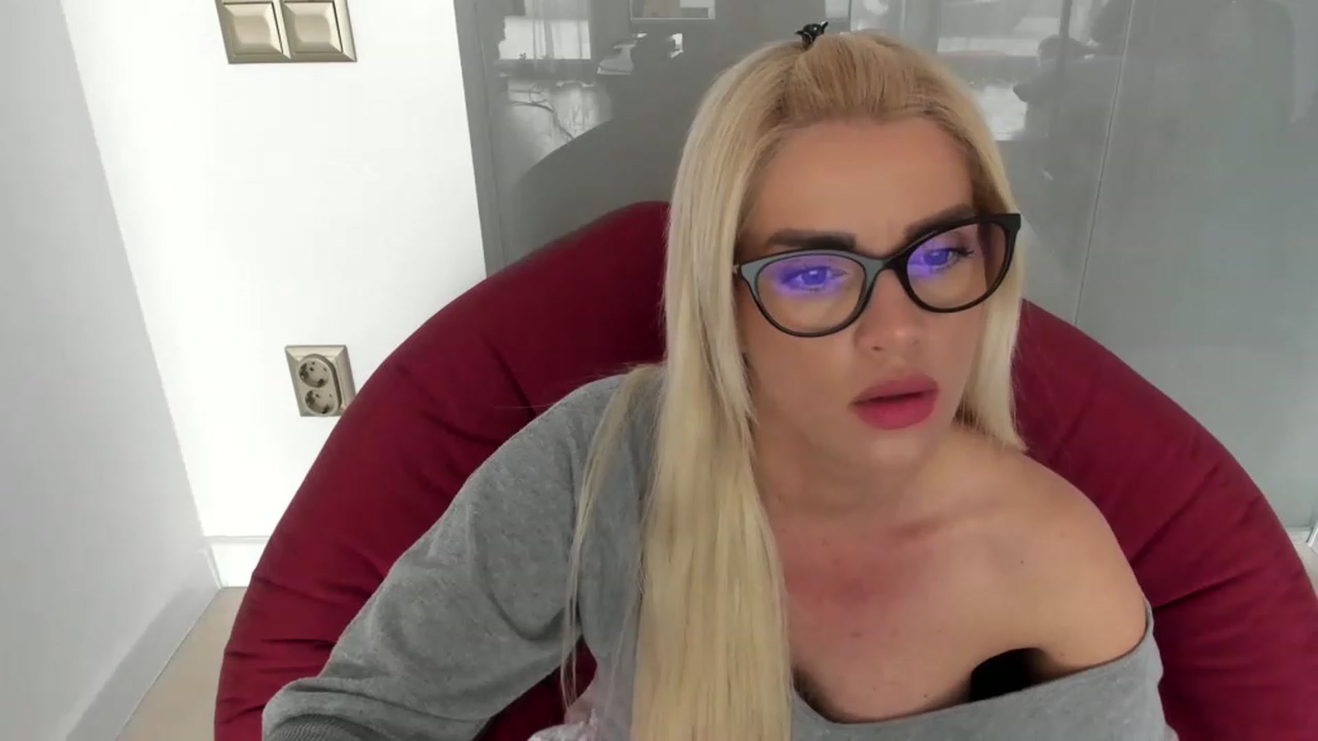 Gallery image thumbnail from Allesia_'s myfreecams stream on, 03/28/2023, 11:04 image 10 of 20