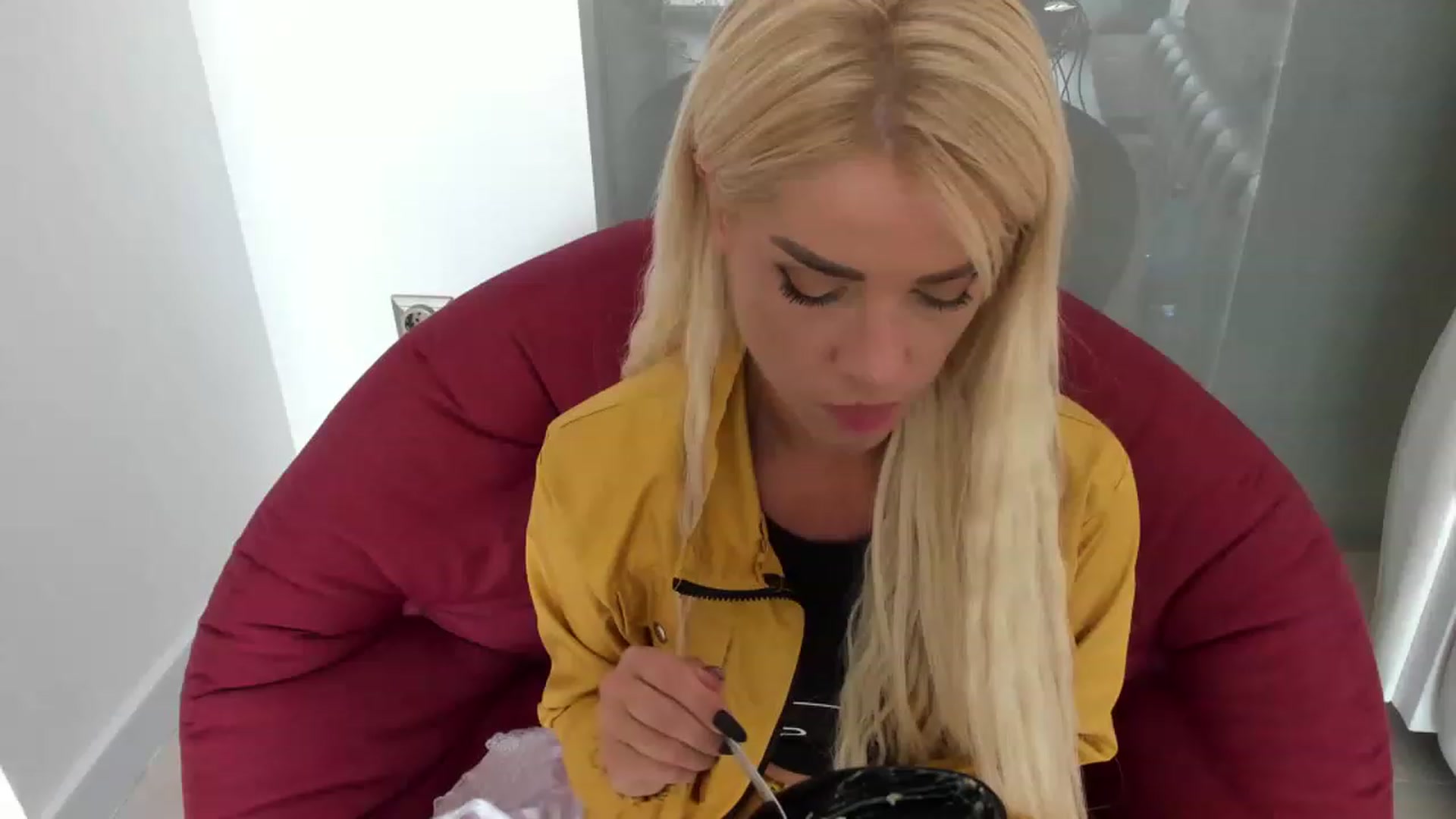 Gallery image thumbnail from Allesia_'s myfreecams stream on, 05/19/2023, 11:47 image 1 of 20