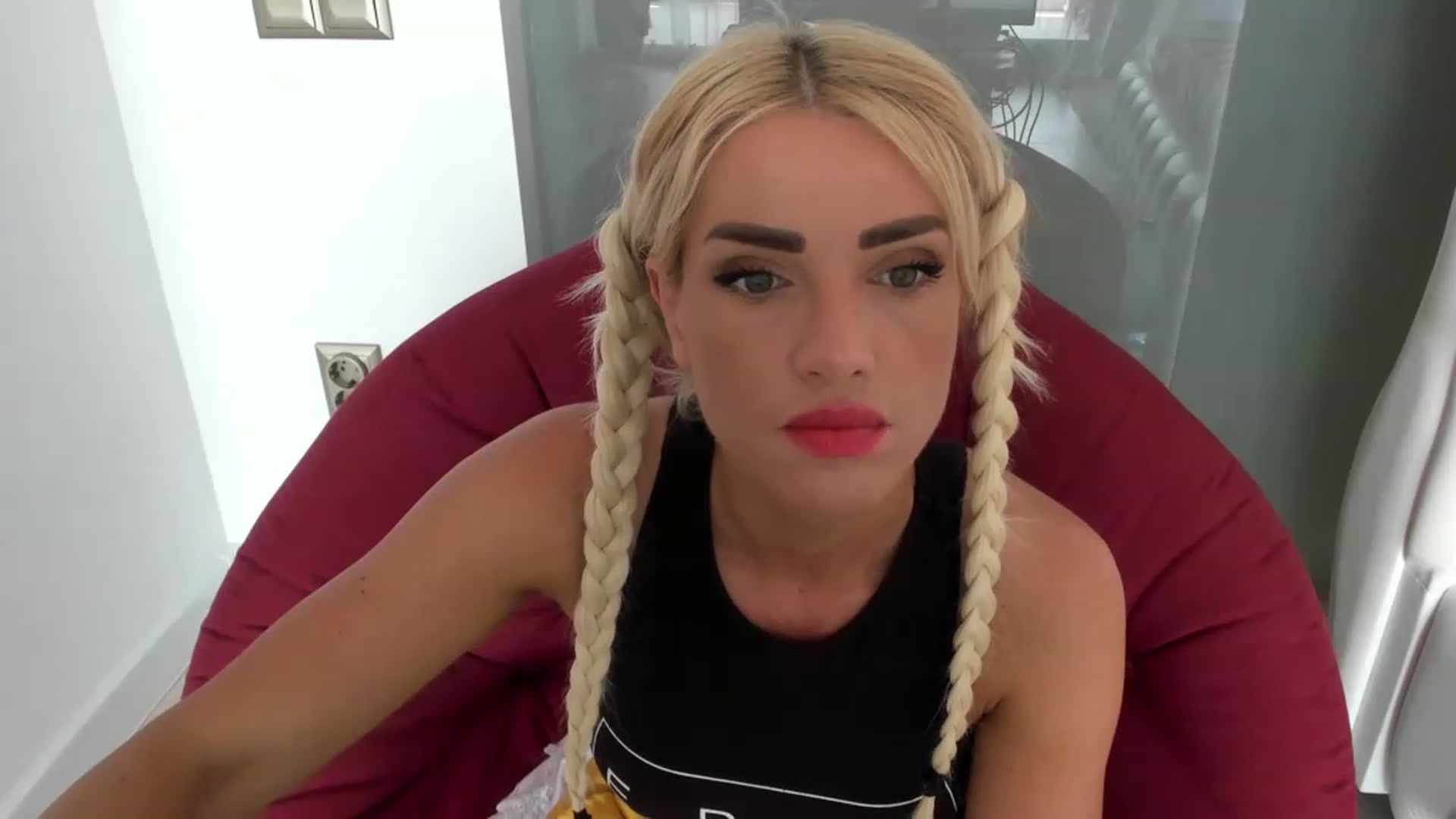 Gallery image thumbnail from Allesia_'s myfreecams stream on, 06/03/2023, 12:38 image 2 of 20