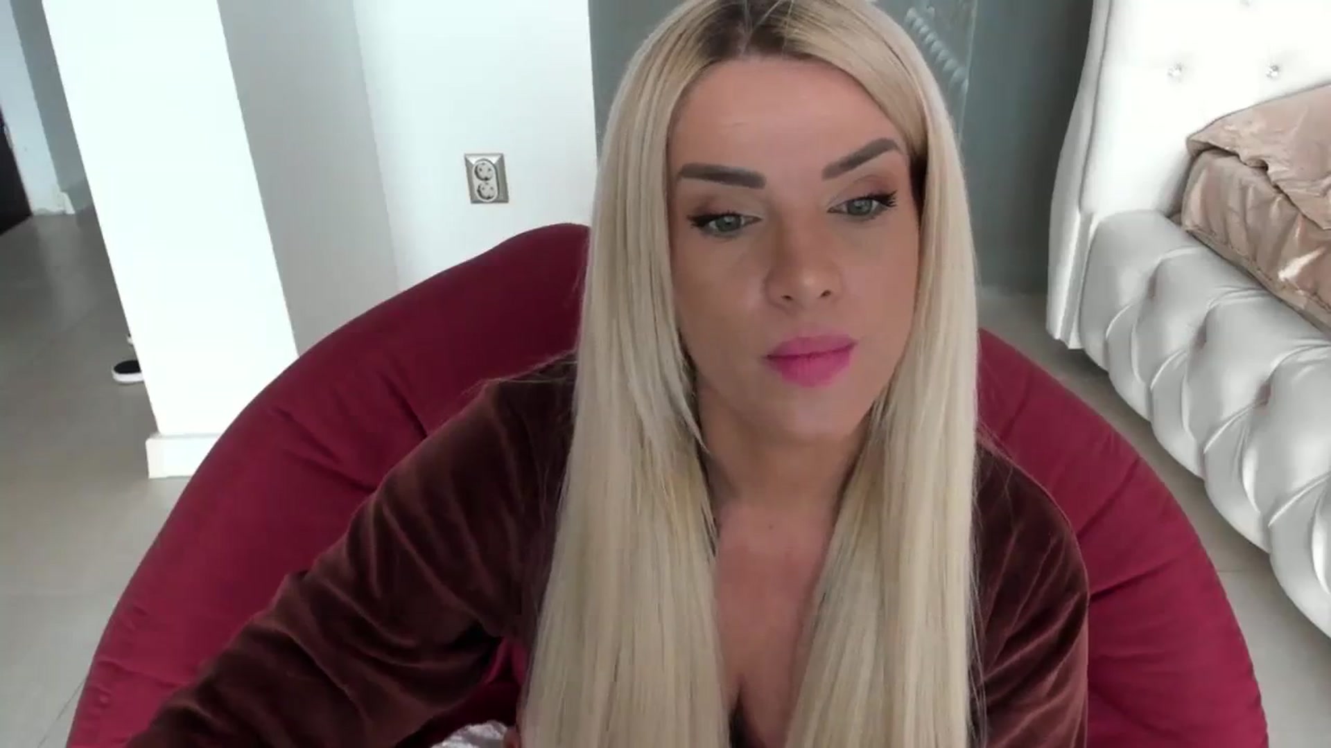 Gallery image thumbnail from Allesia_'s myfreecams stream on, 02/04/2024, 11:18 image 11 of 20