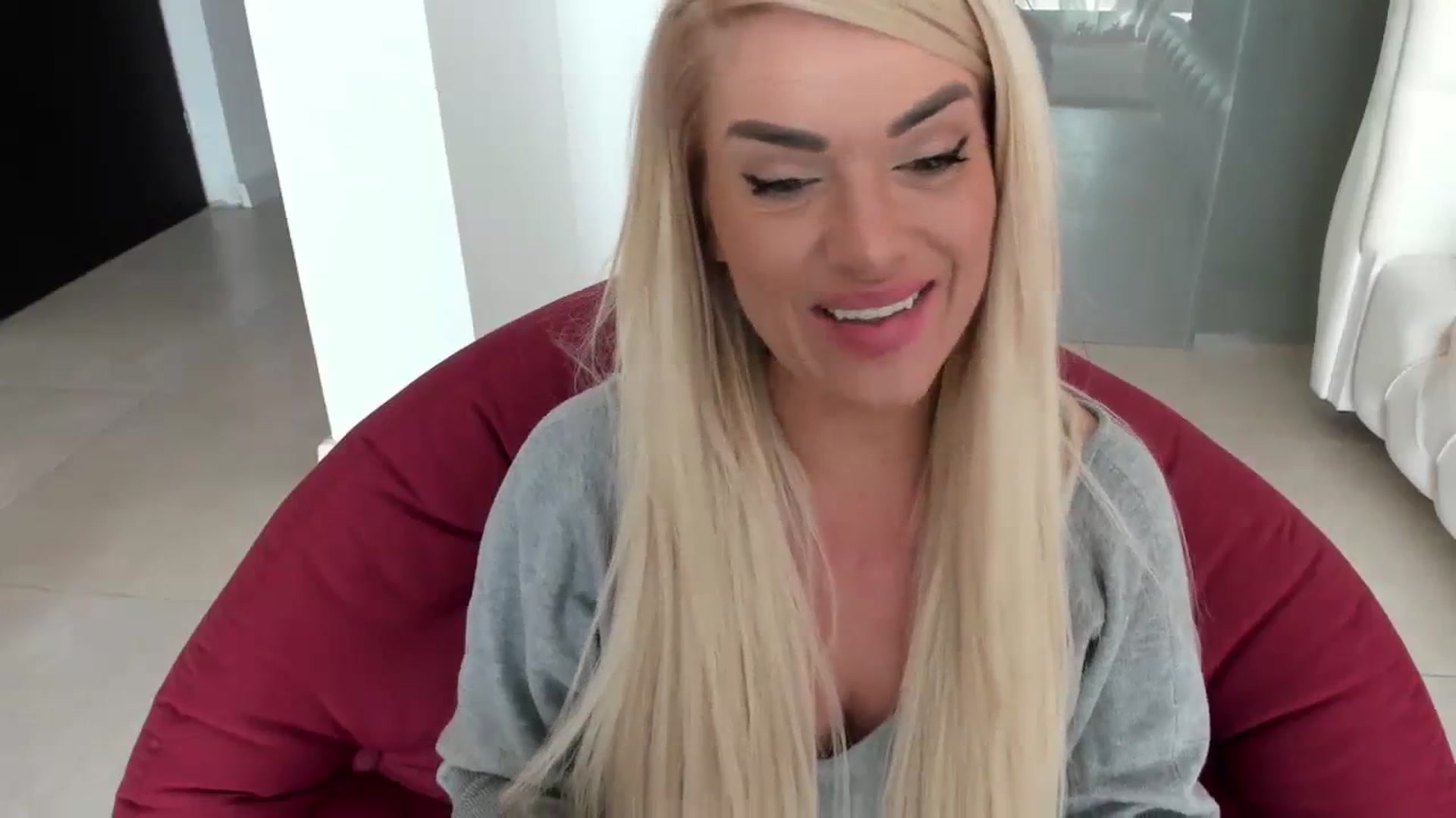 Gallery image thumbnail from Allesia_'s myfreecams stream on, 02/10/2024, 11:54 image 14 of 20