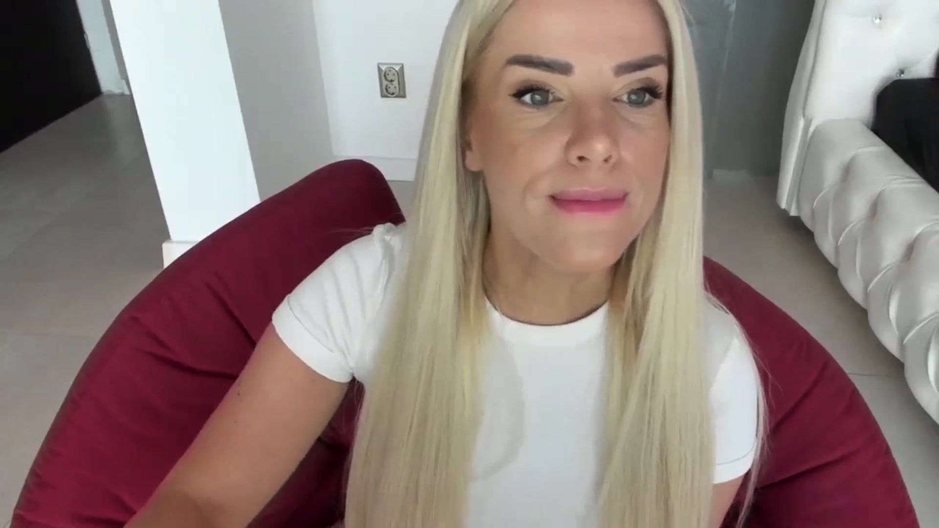 Gallery image thumbnail from Allesia_'s myfreecams stream on, 02/17/2024, 12:15 image 7 of 20