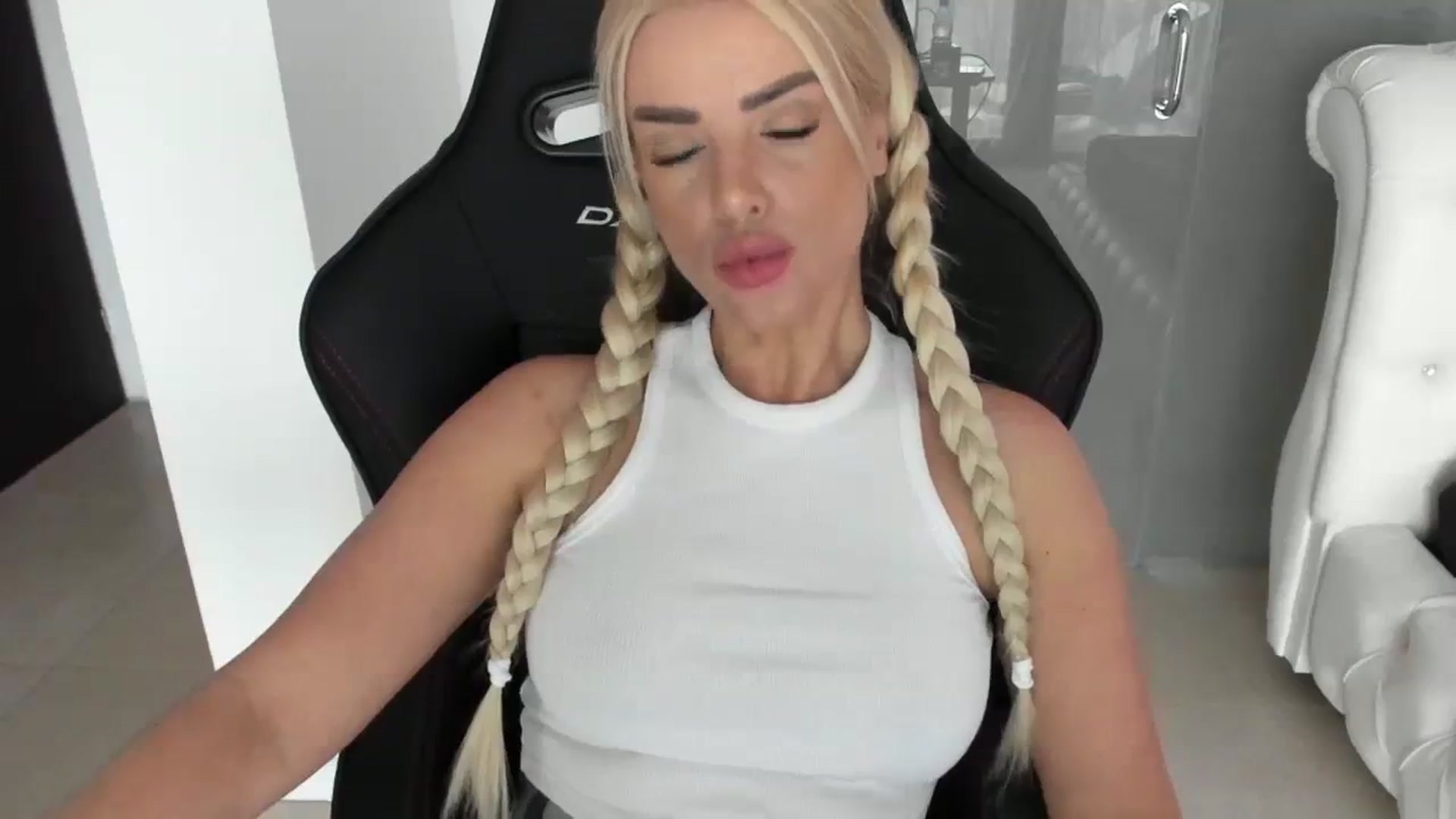 Gallery image thumbnail from Allesia_'s myfreecams stream on, 02/25/2024, 11:58 image 6 of 20