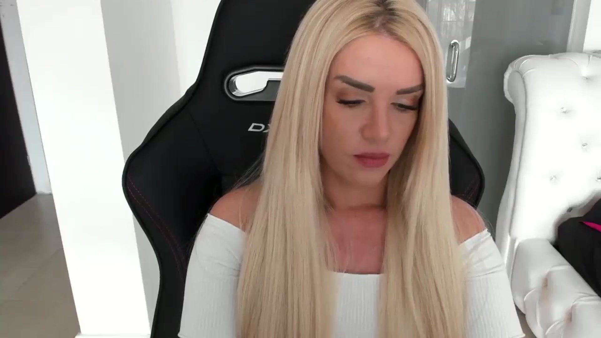 Gallery image thumbnail from Allesia_'s myfreecams stream on, 03/06/2024, 12:30 image 9 of 20