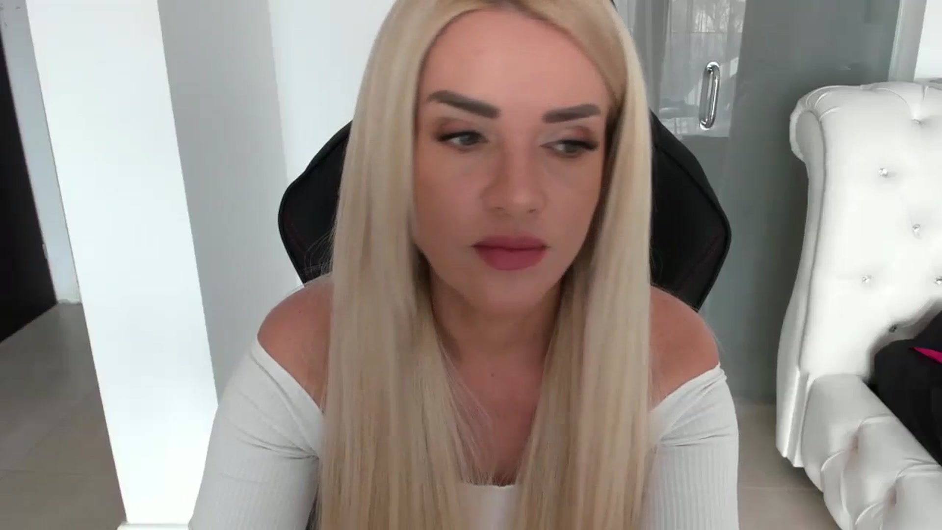 Gallery image thumbnail from Allesia_'s myfreecams stream on, 03/06/2024, 12:30 image 6 of 20