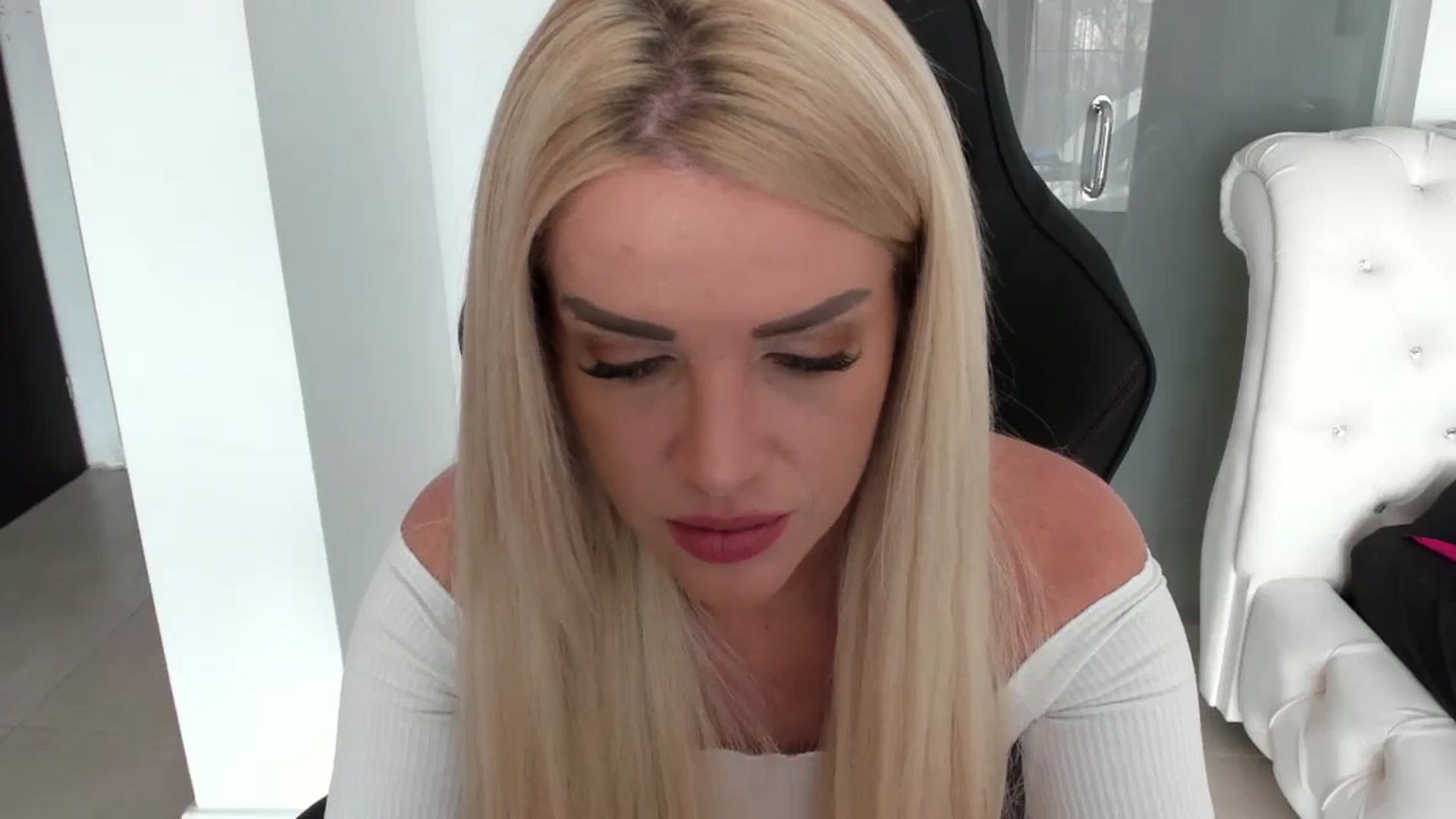 Gallery image thumbnail from Allesia_'s myfreecams stream on, 03/06/2024, 12:30 image 5 of 20