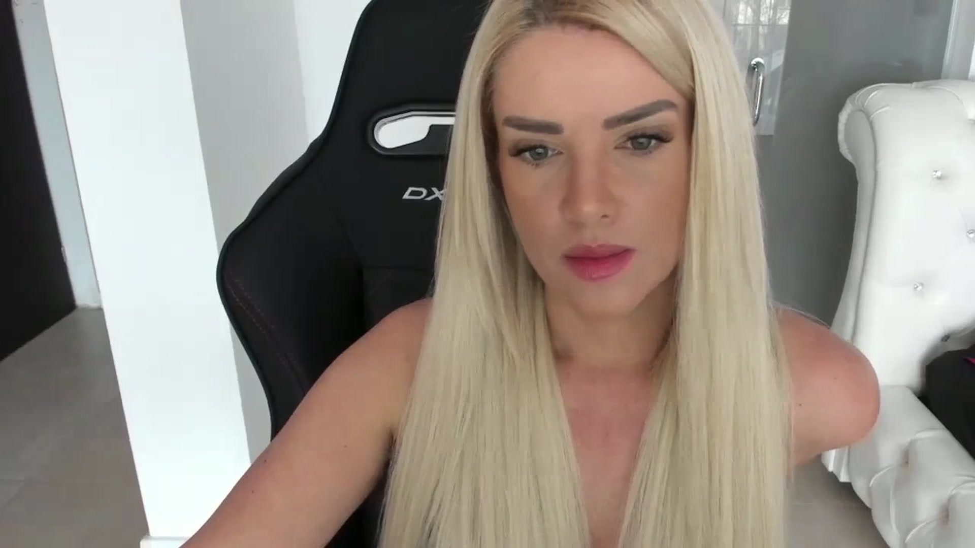 Gallery image thumbnail from Allesia_'s myfreecams stream on, 03/08/2024, 12:18 image 4 of 20