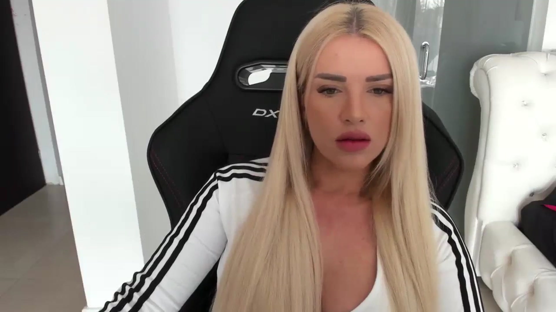 Gallery image thumbnail from Allesia_'s myfreecams stream on, 03/09/2024, 10:25 image 15 of 20